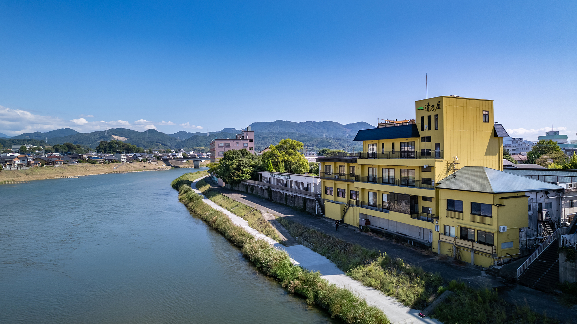 ■外観■～河畔に佇む温泉宿　清乃屋～　自家源泉かけ流しの湯と筑後の旬彩を心ゆくまで。