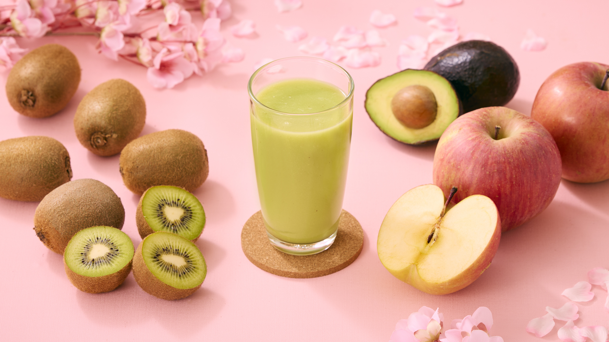【キウイとりんごのスムージー】キウイの酸味とりんごのやさしい甘さが広がるフルーティーなスムージー