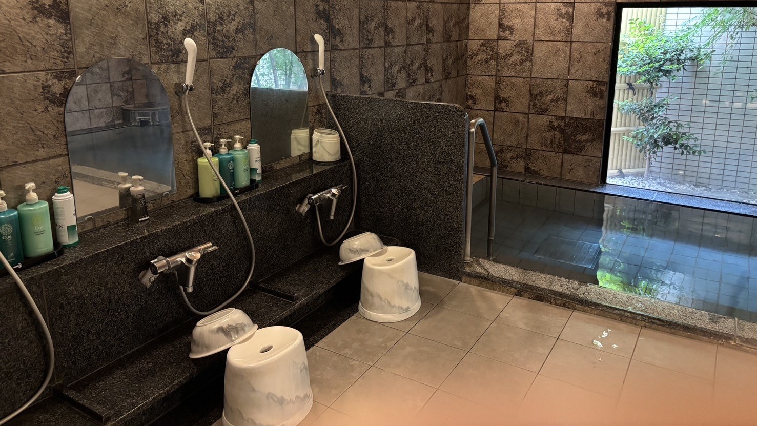 男性浴場　洗い場