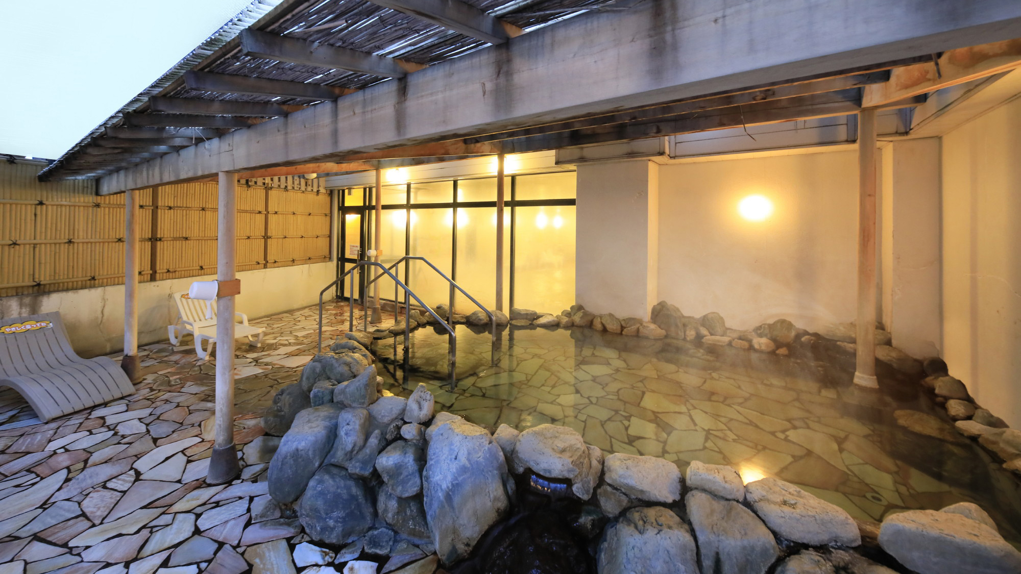 青森センターホテルの大浴場の露天風呂