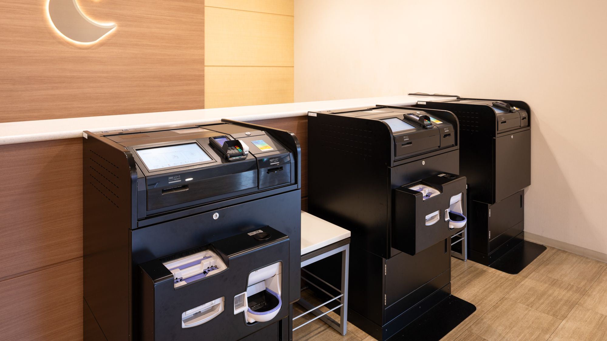 【セルフチェックイン・アウト機】できる限り接触を軽減し、スムーズにお部屋まで向かうことができます。