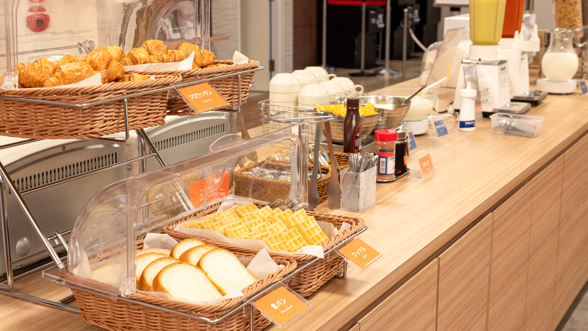 【無料朝食サービス】パン提供イメージ