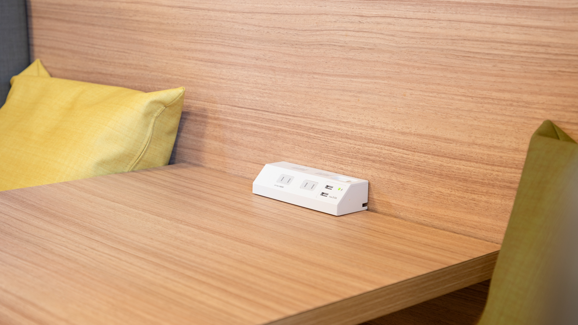 【ライブラリーカフェ】Wi-Fi接続無料◆カフェ内にはコンセントも充実