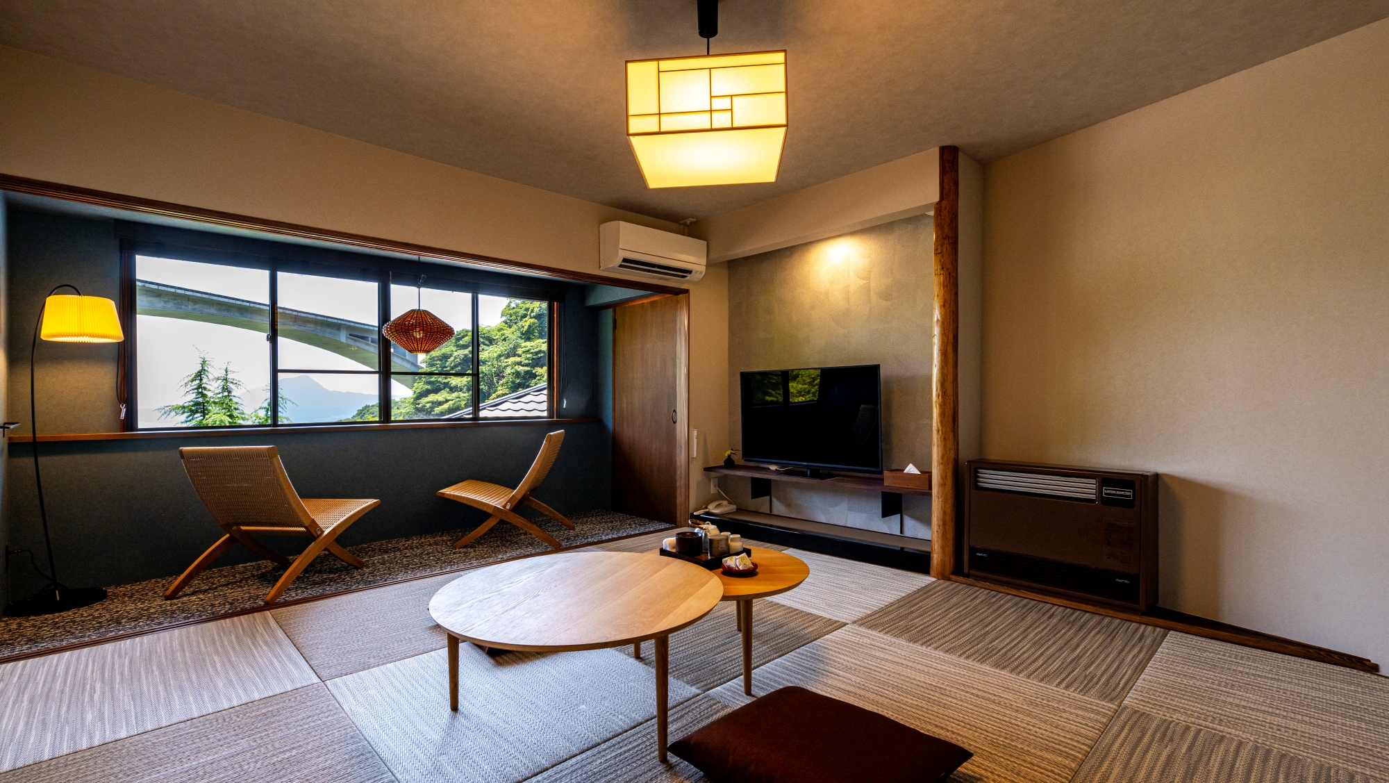 【和モダン 12畳】2025年5月に改装された、和モダンの落ち着いた空間です。