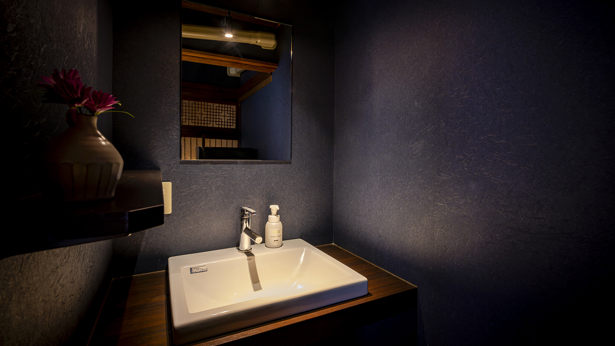 【和室16畳(8畳+8畳の二間続き)+ツインベッドルーム】