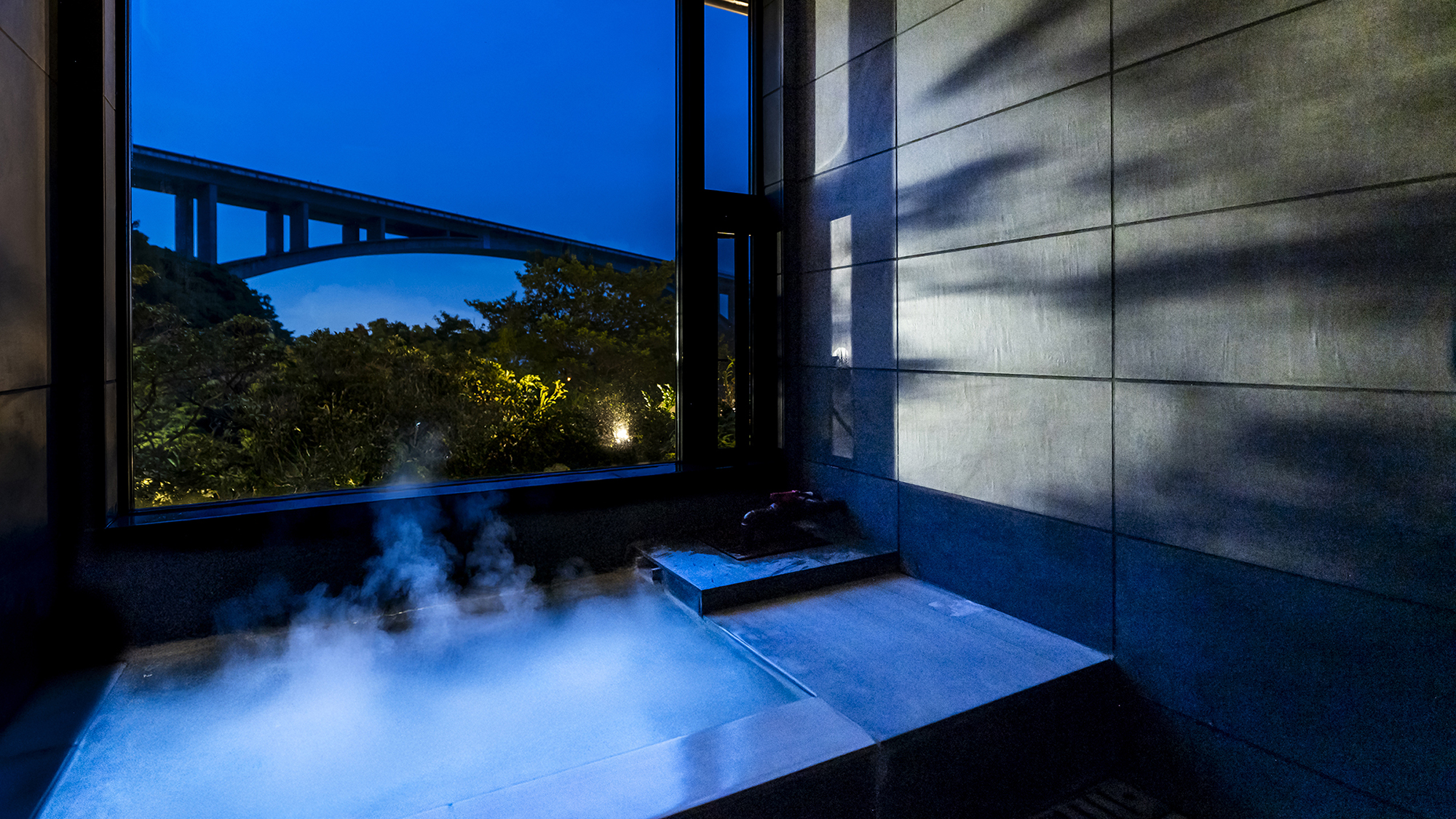 源泉かけ流し温泉付　和室8畳ベッドルーム