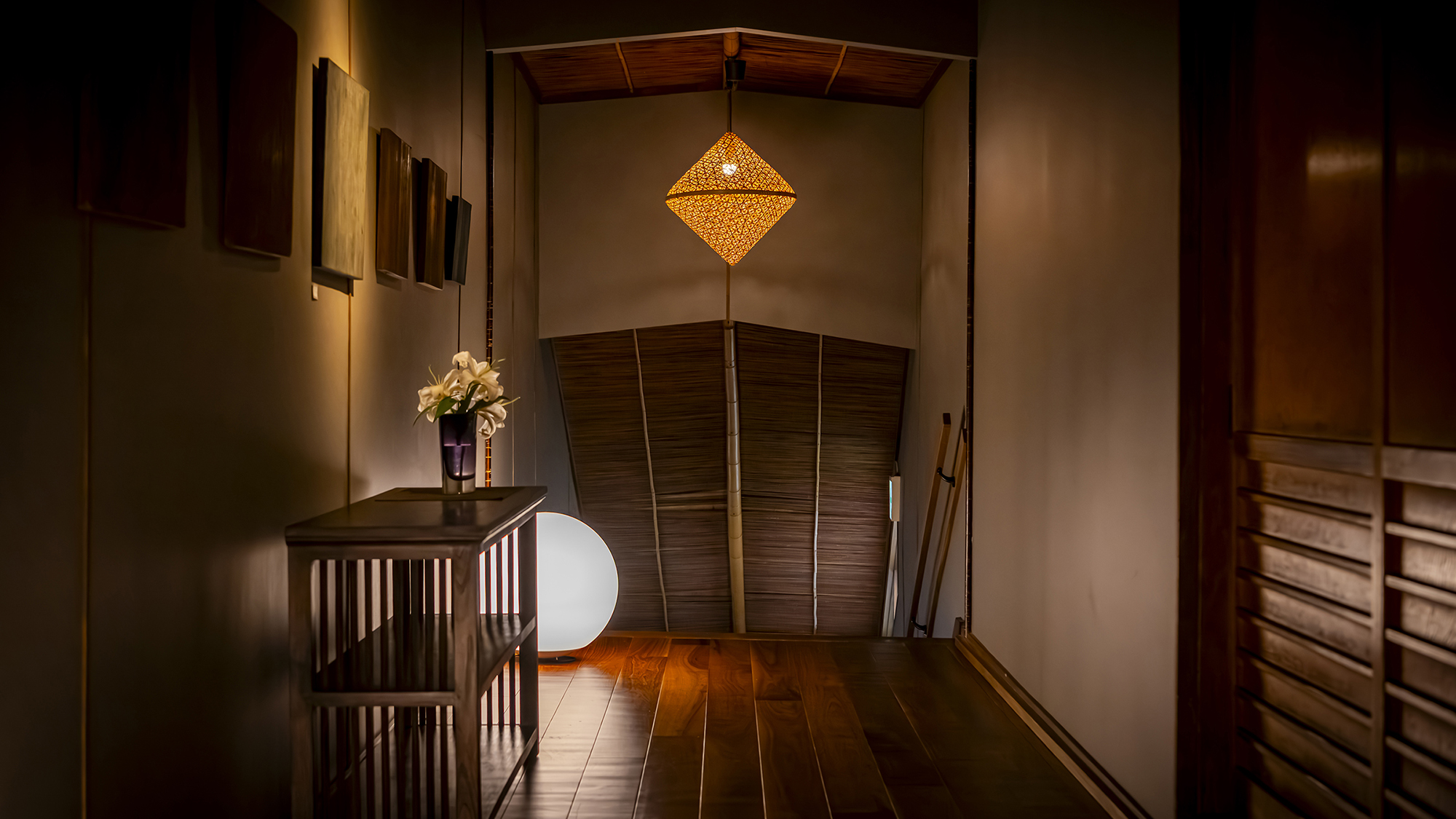 純和風の趣ある館内 