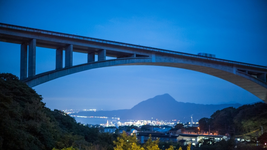 別府の夜景と明礬橋