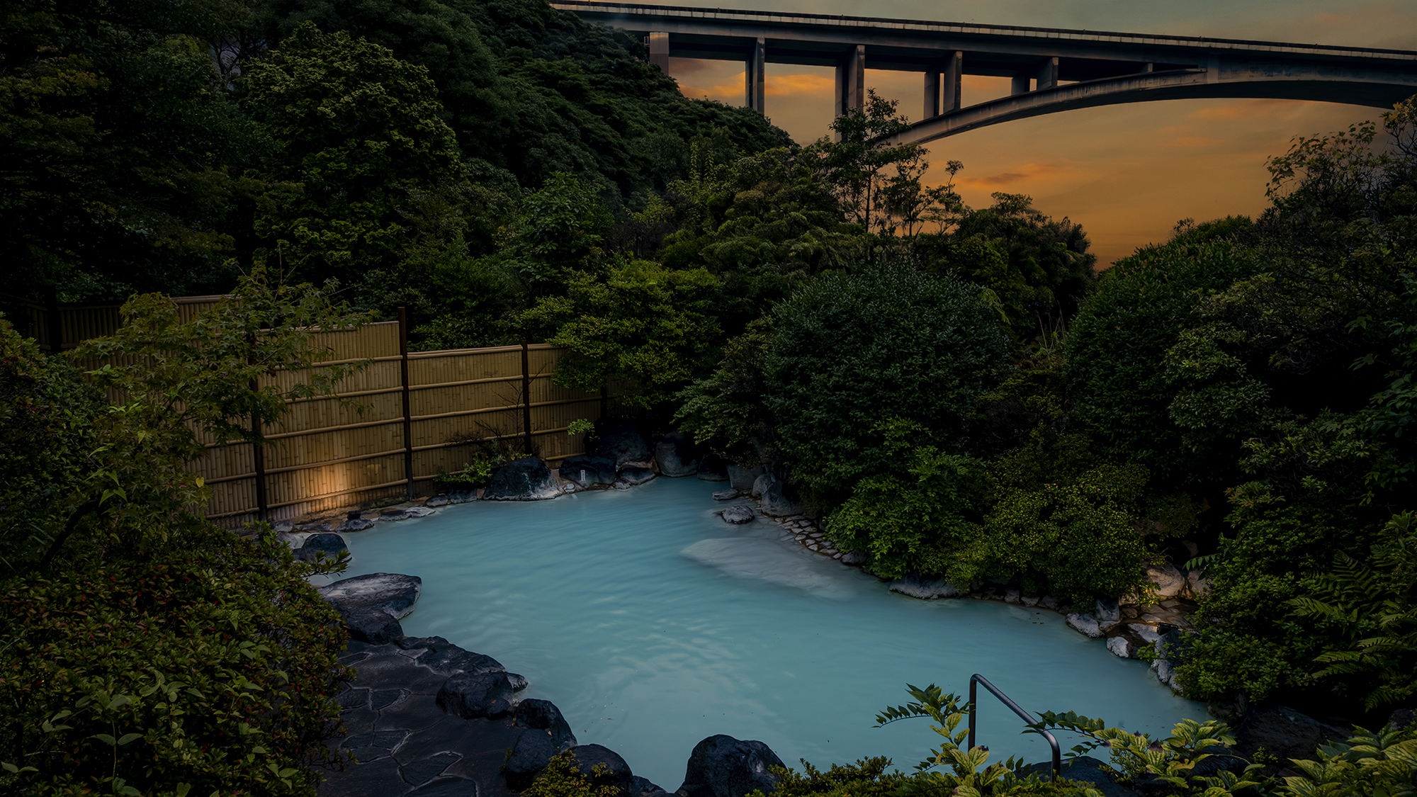 【露天風呂】肌触りも心地良いお風呂は昔から旅人に愛される泉質