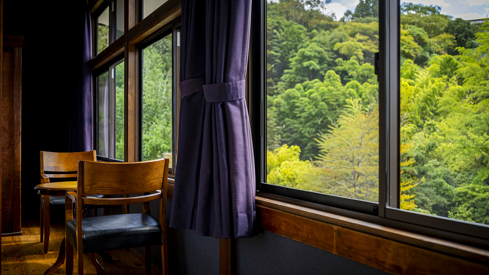 【和室16畳(8畳+8畳の二間続き)+ツインベッドルーム】