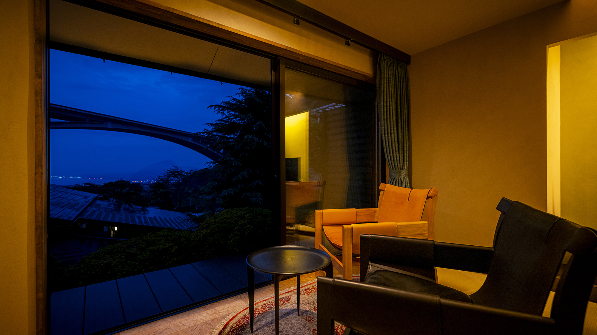 明礬橋を眺めながら、ゆったりとした時間を