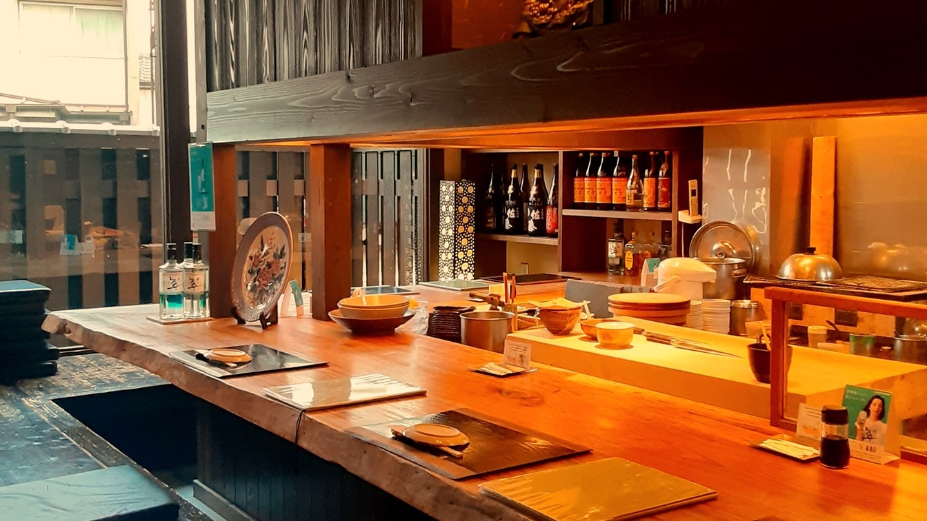 【1泊2食】地元の隠れた名店「寿司居酒屋小鉄」で内子の美食・美酒を愉しむ