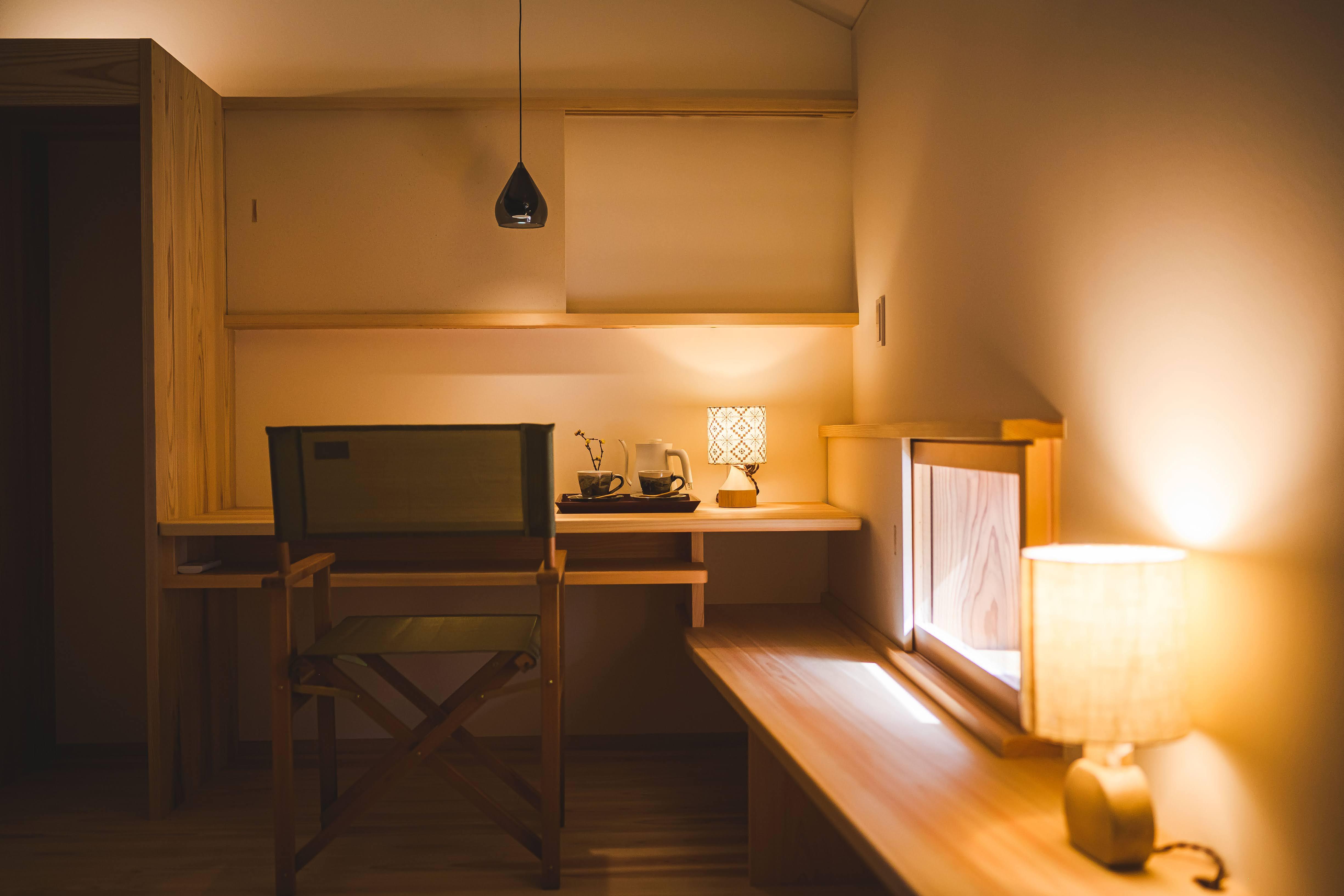 │素泊まり│書庫を備えた静かな一棟、読書や思索を耽る隠れ家的空間【単衣】