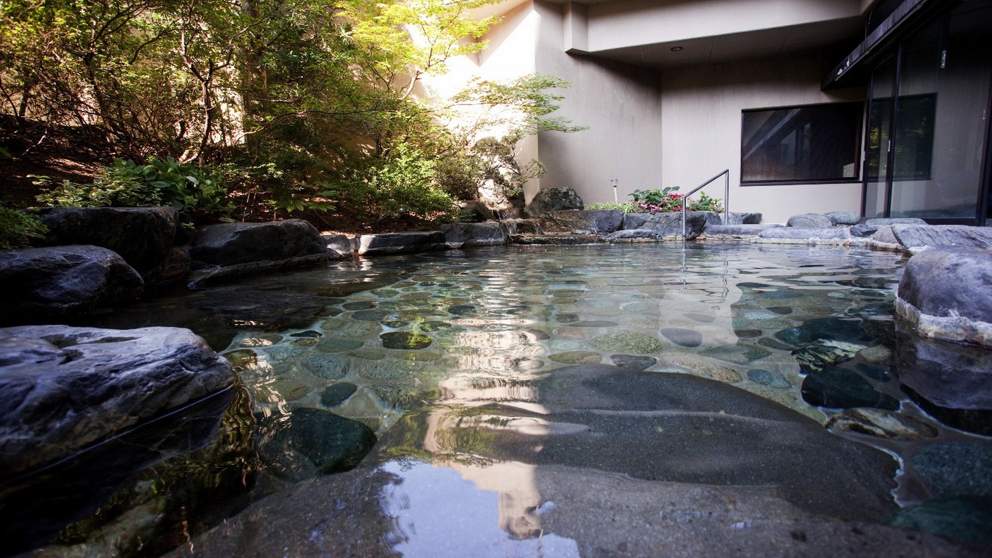 ◇露天風呂平奥側より