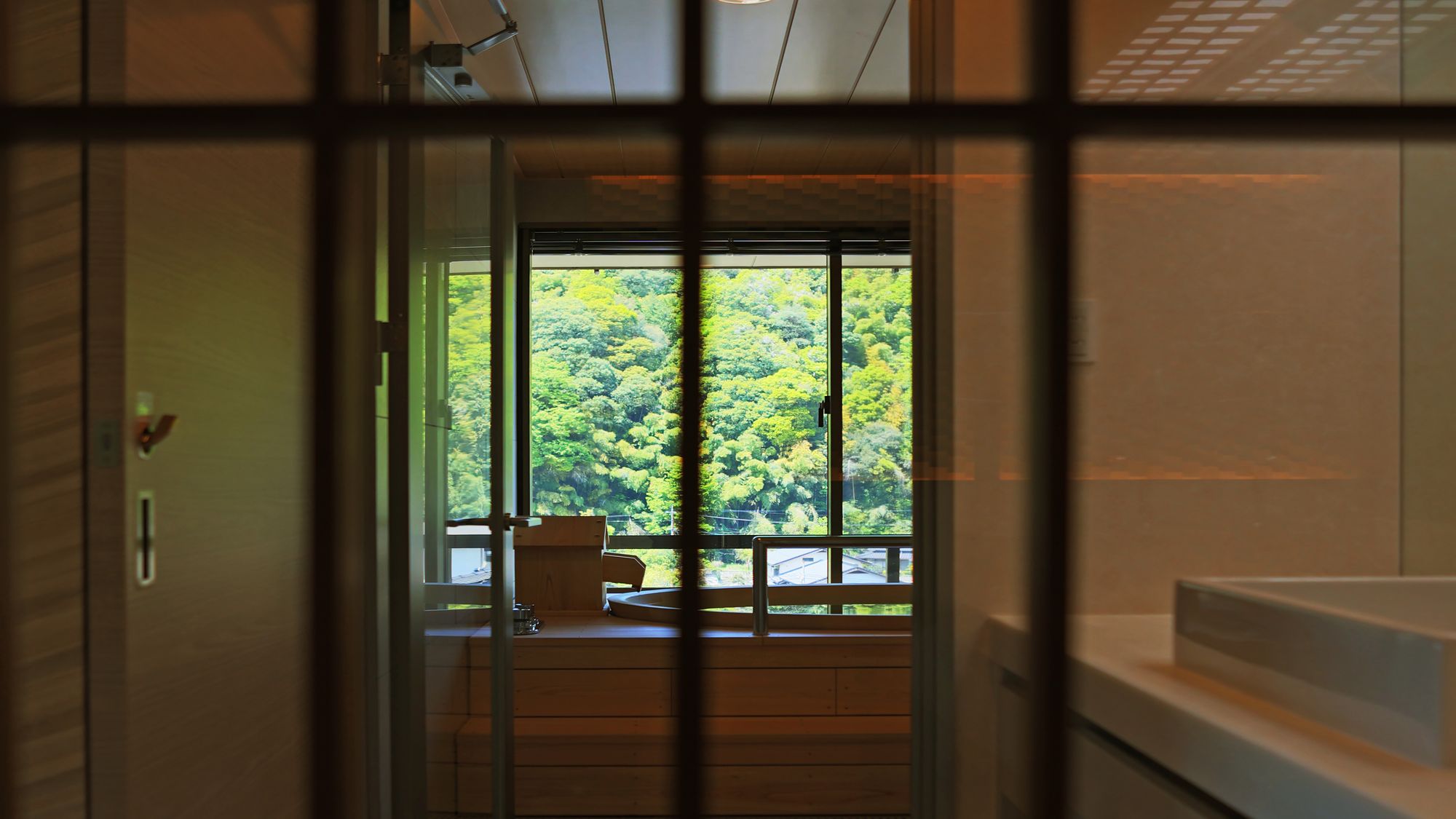 【プレミアムルーム】最上階展望半露天風呂温泉から見る景色をお楽しみください♪