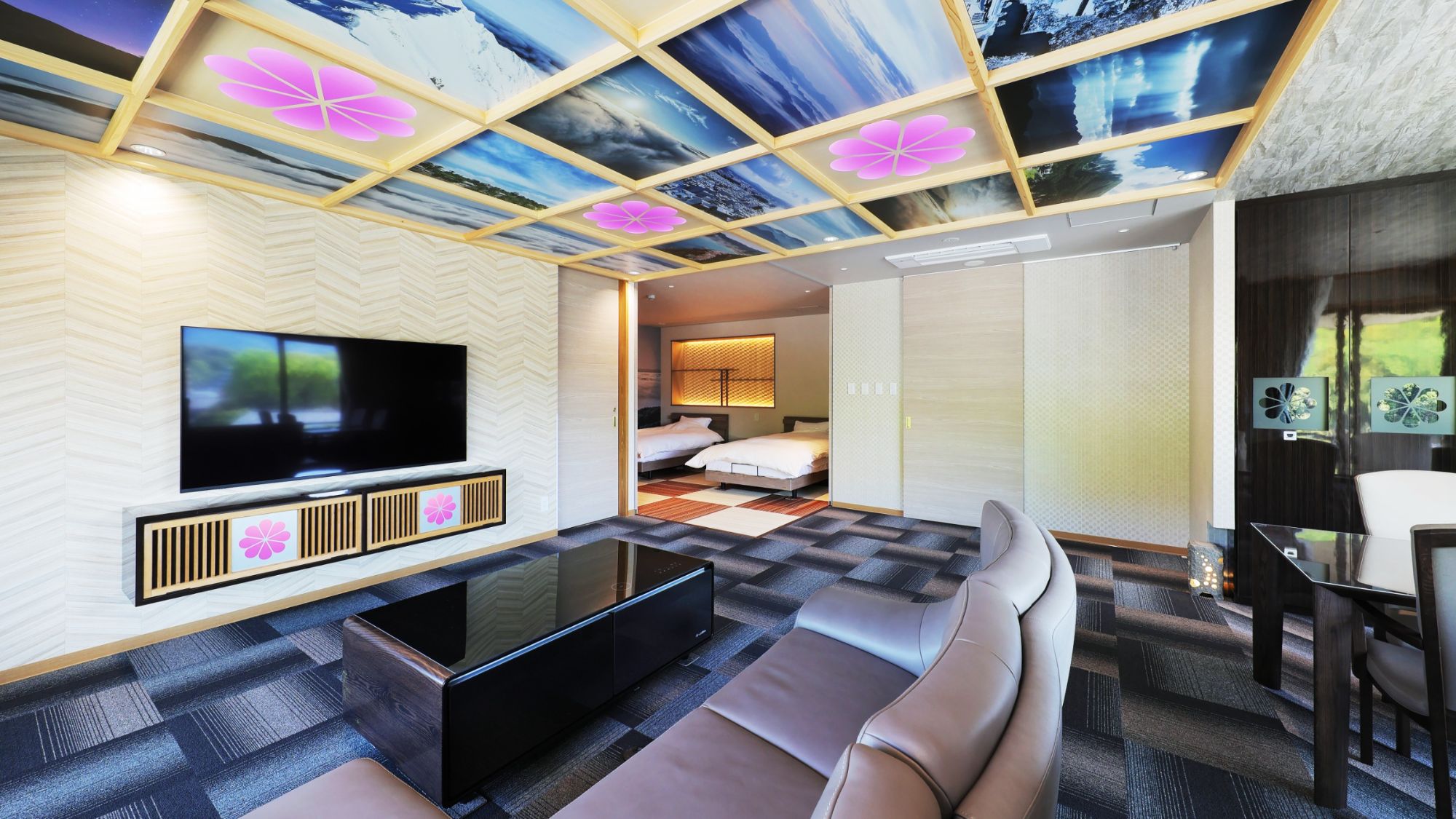 【プレミアムルーム】女将の拘りがつまったリビング！ソファーに座りスマートテーブルをご活用ください