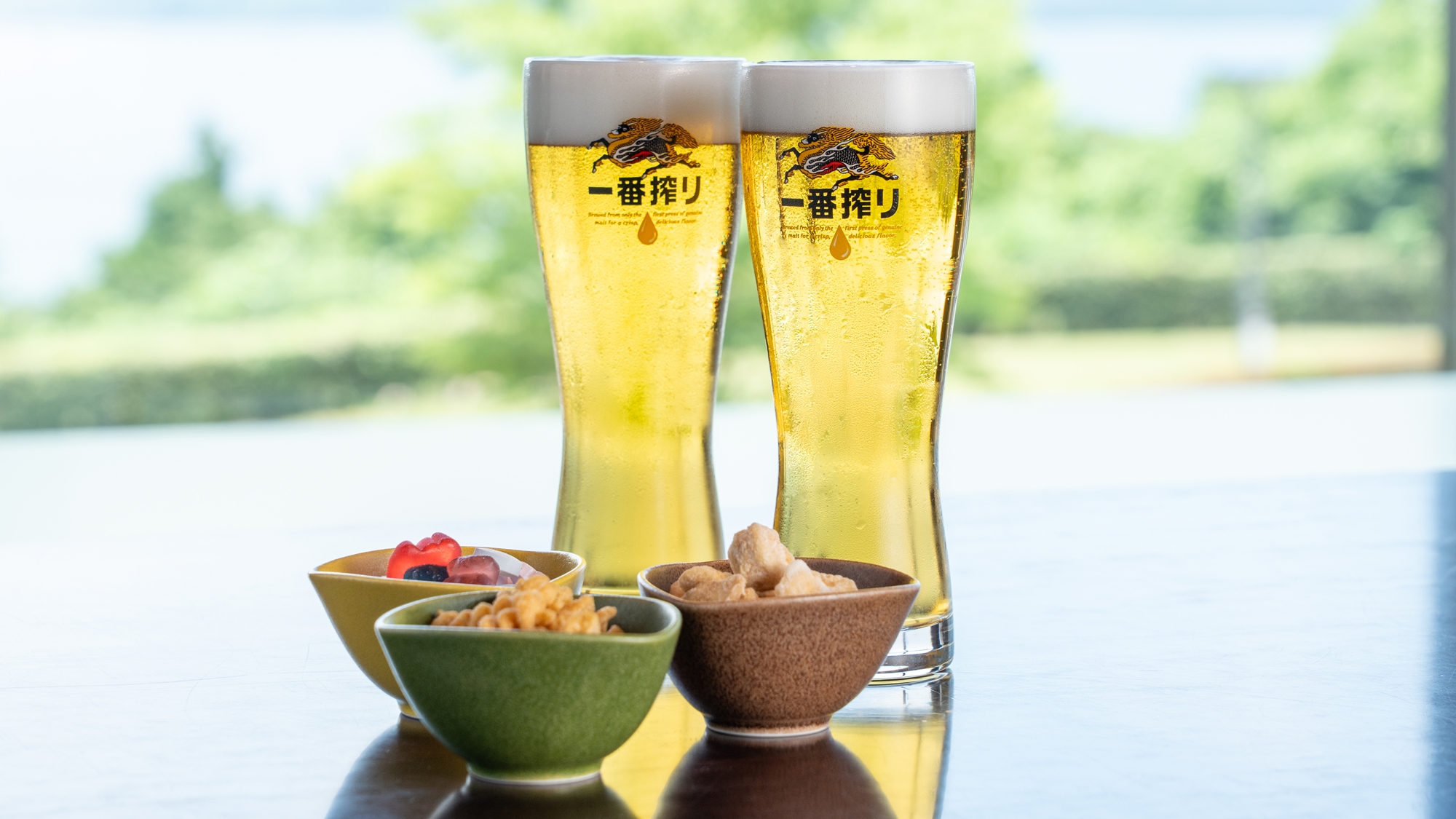 ラウンジで楽しむ生ビール　樂遇15時～18時