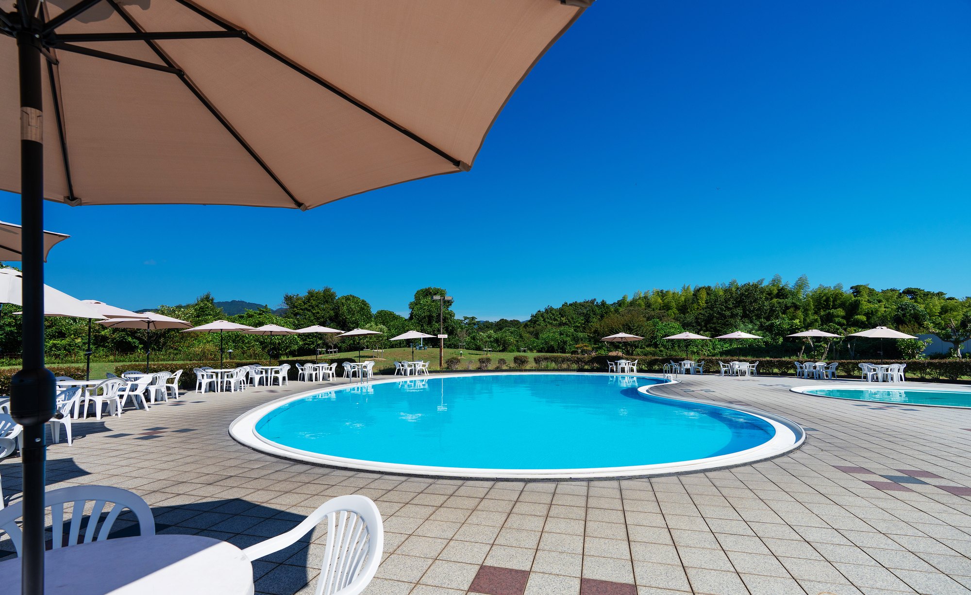 夏季限定屋外プール　水深：プール大110cm／プール小35cm