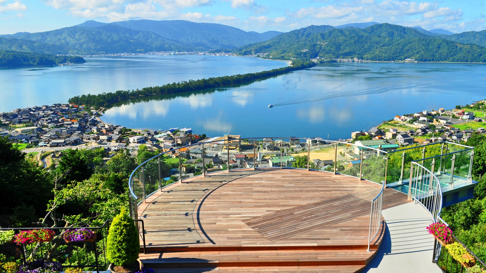 天橋立／傘松公園。晴天の日はケーブルやリフトで展望台に上がって景色をお楽しみください♪