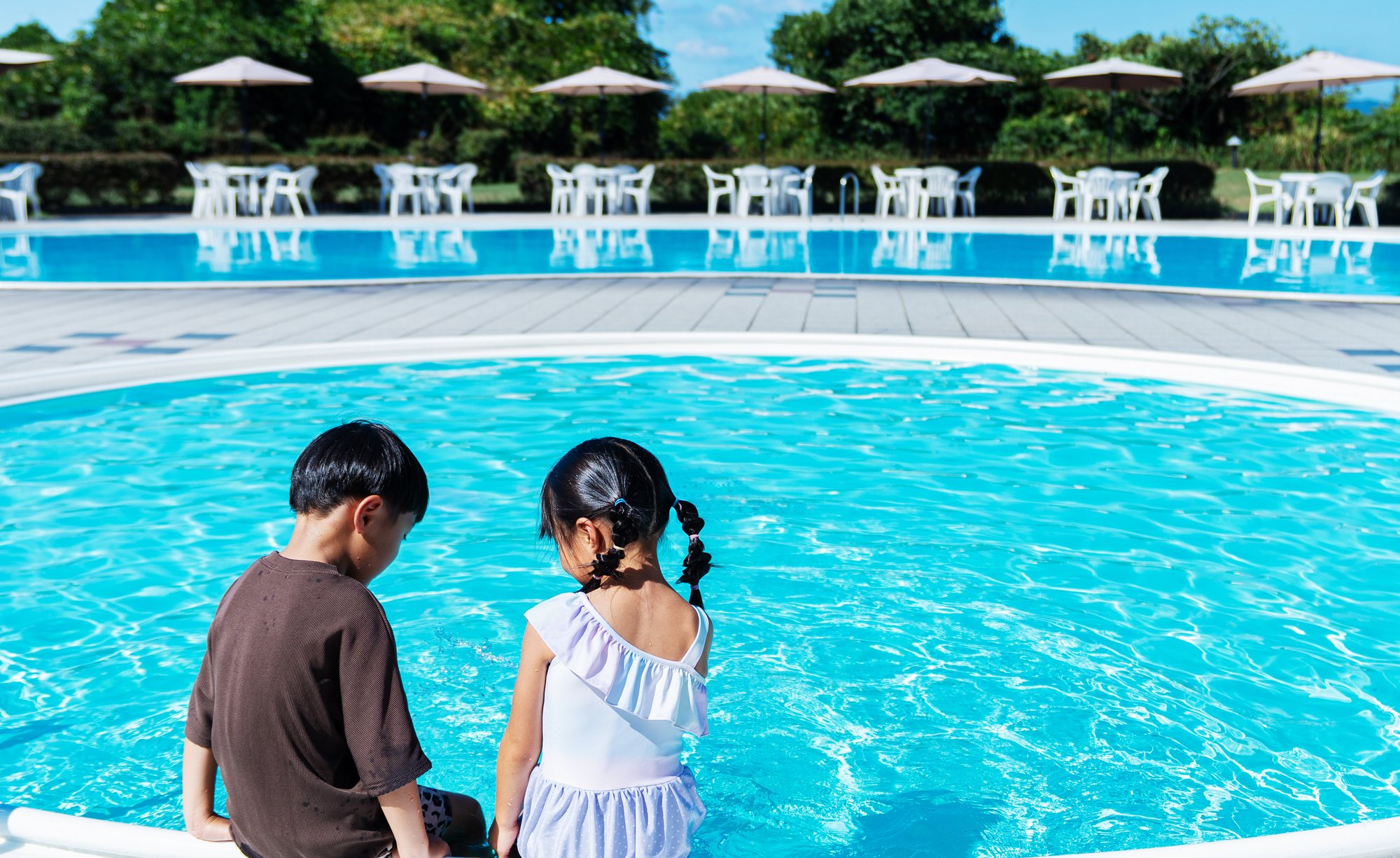 夏季限定屋外プール　水深：プール大110cm／プール小35cm