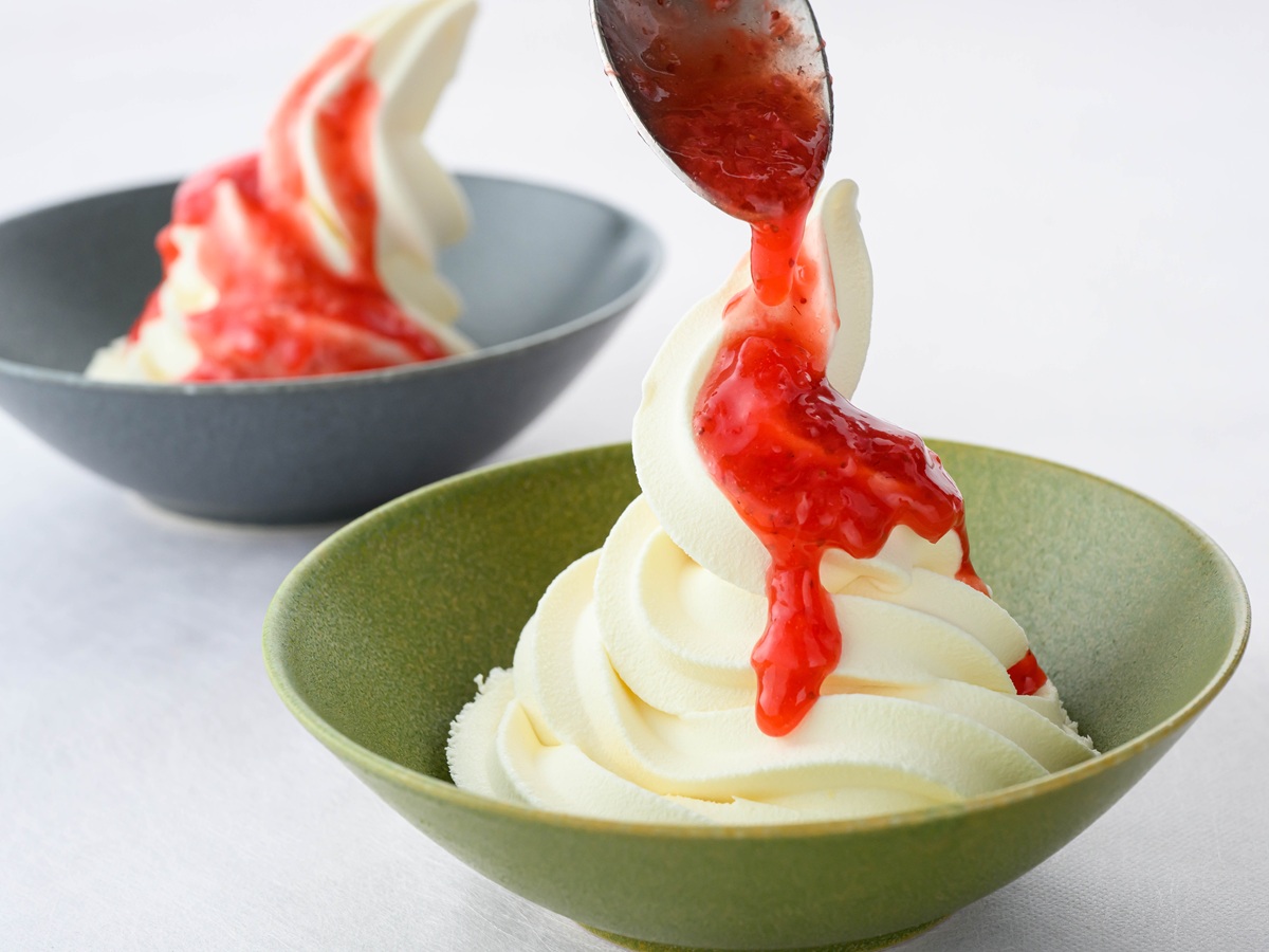 ＜Dinner Buffet＞『ソフトクリーム用いちごソース』