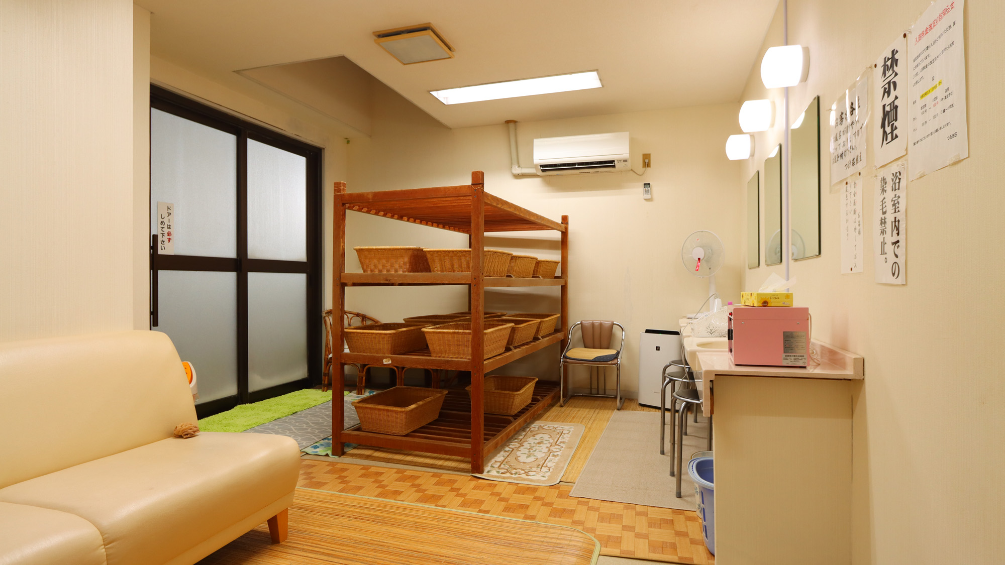 【つるきの湯】脱衣所