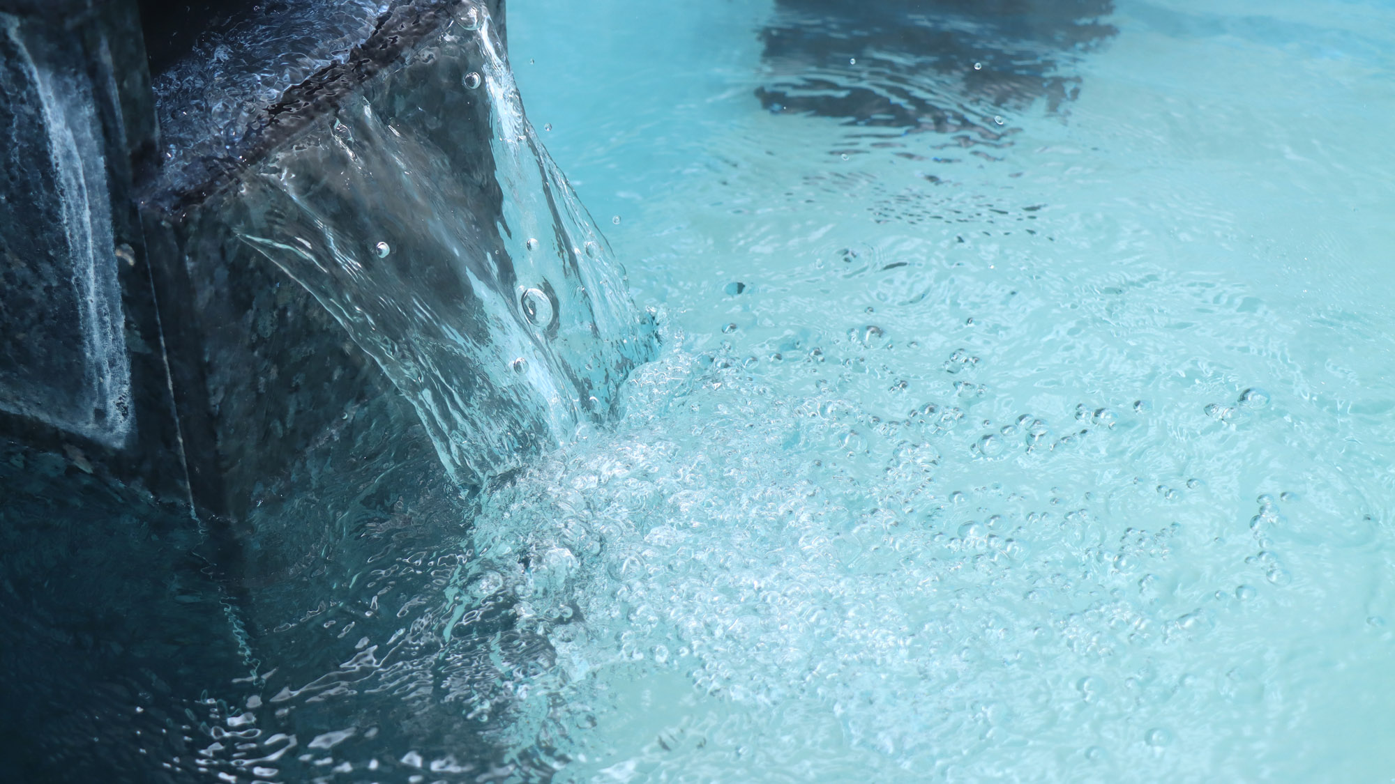 【つるきの湯】ご年配の方や小さい赤ちゃんにも安心してお入りいただけます。