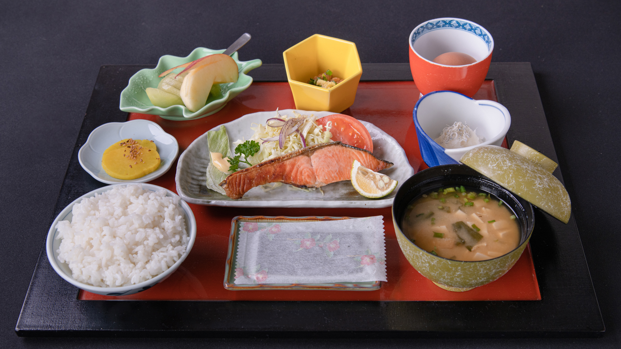 *【朝食一例】体に優しい温かい和朝食をお召し上がりください。