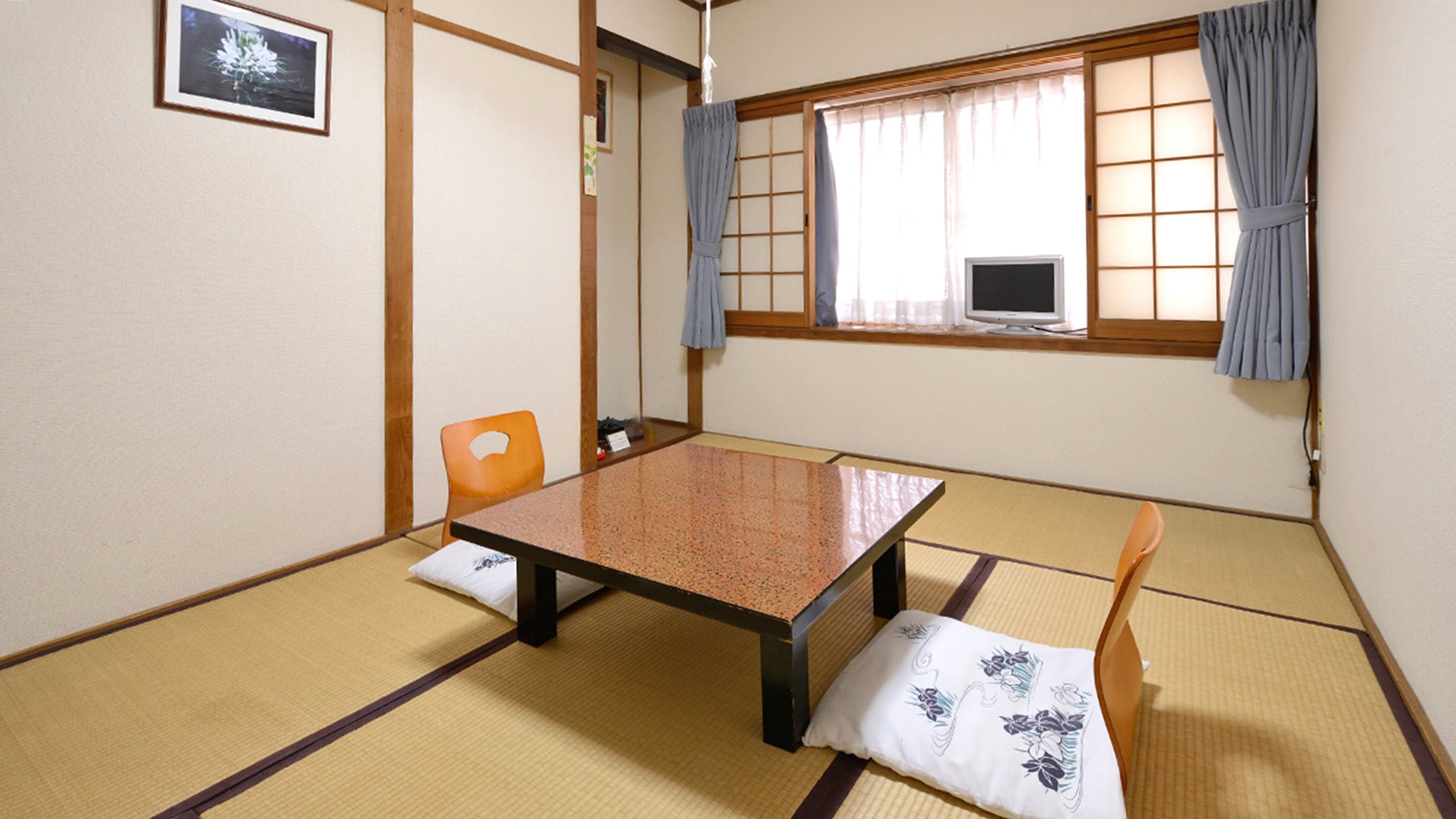 *【和室6畳】どこか懐かしい感じのするお部屋で、ゆっくりとおくつろぎください。