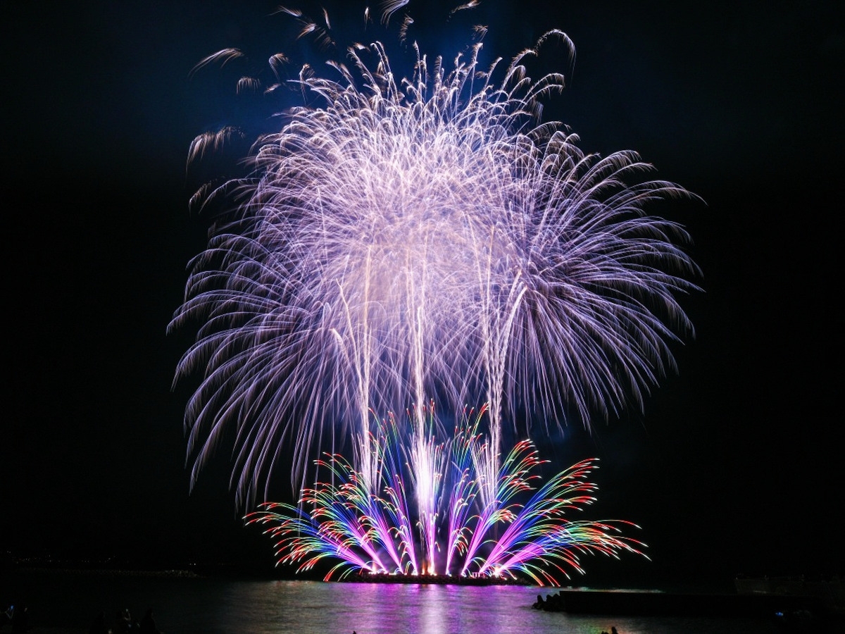 【急報・速報】今年も伊東の夏が凄い！全１４回の花火大会実施が決定！！