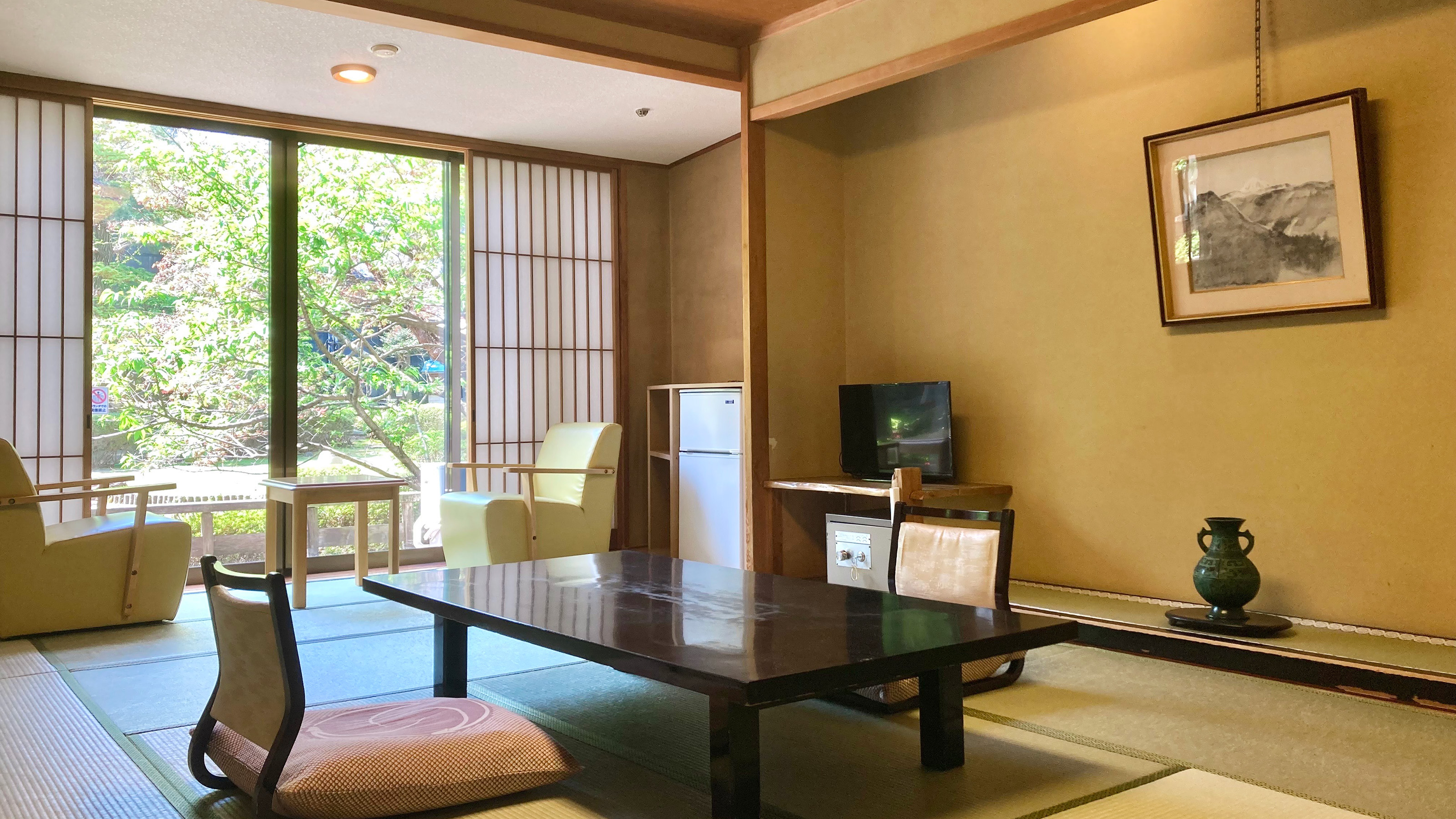 【庭園前】和室10畳一例