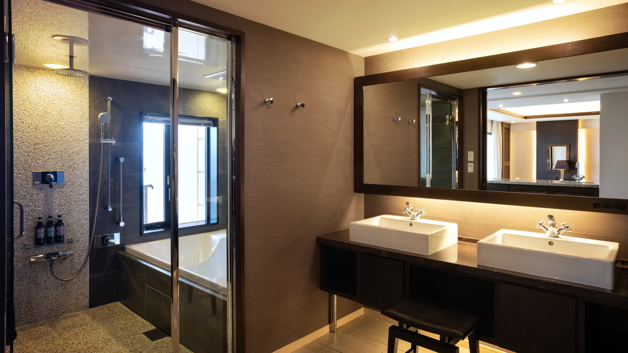 ■ホテル棟　プレジデンシャルスイート（137平米）バスルーム