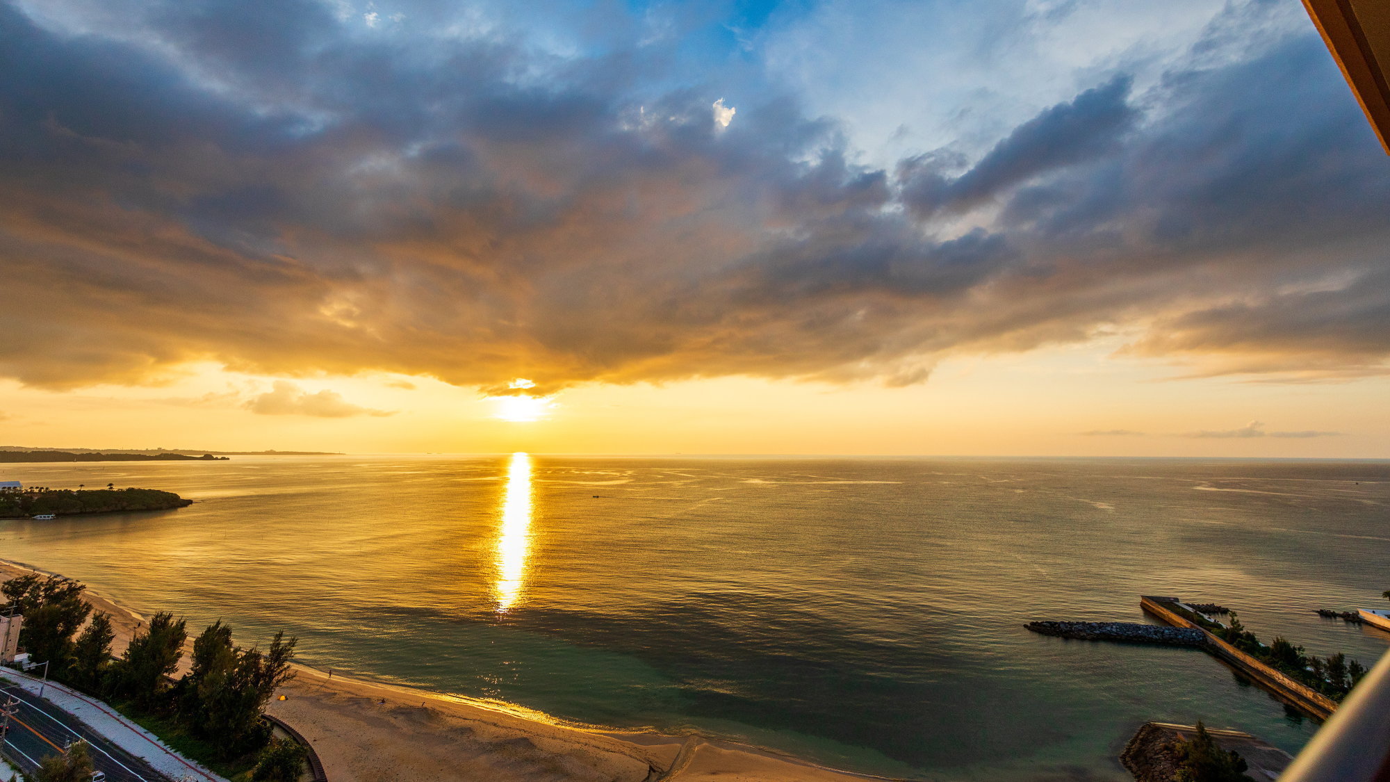 【楽天月末セール】客室バルコニーから望む海と夕陽に癒されるカフーステイ〜洋食ディナー＆朝食付き