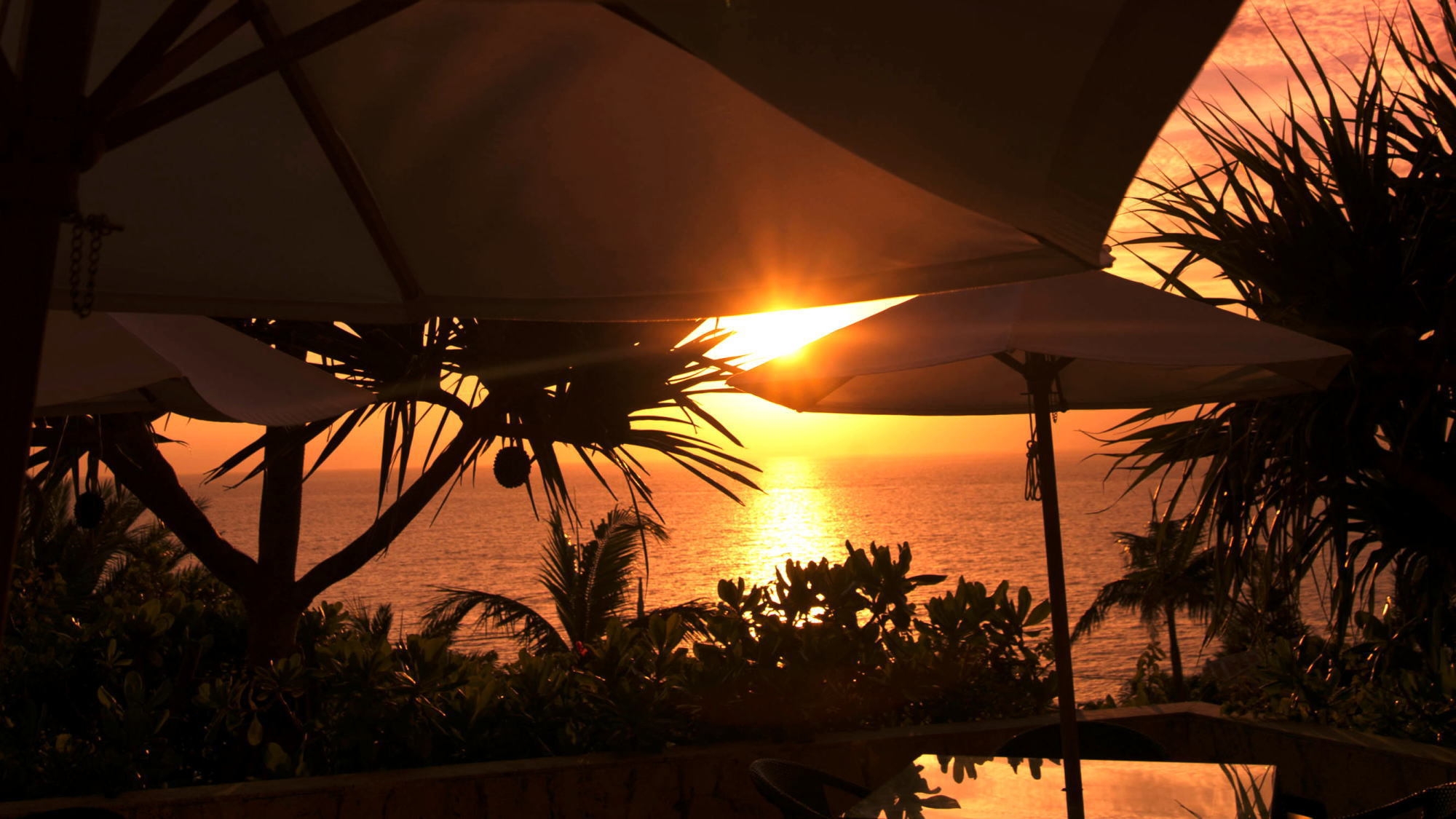 【期間限定】暖かい沖縄の冬をご家族で夕陽とご一緒に〜小学生は添い寝＆ご朝食無料