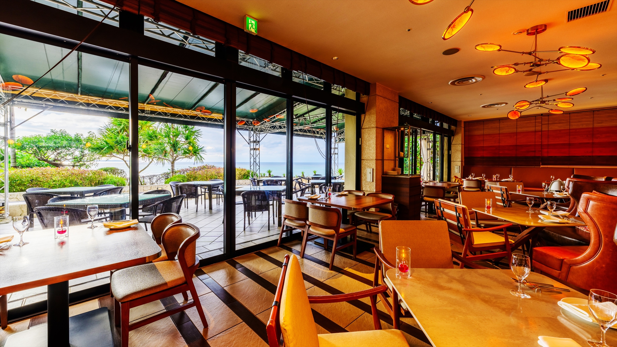 【Wine＆Dining The Orange】シーフード＆肉料理を愉しめるカフーのメインダイニング