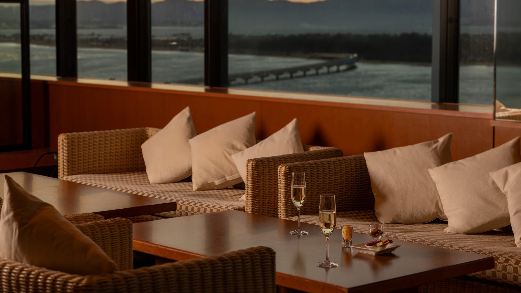 【2025年4月1日OPEN】最上階13階「Executive Lakeview Lounge」