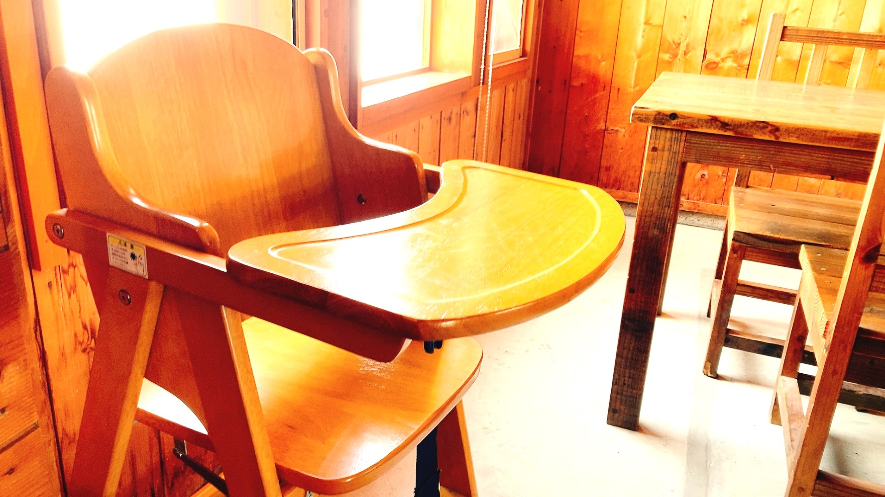 お子様用の椅子