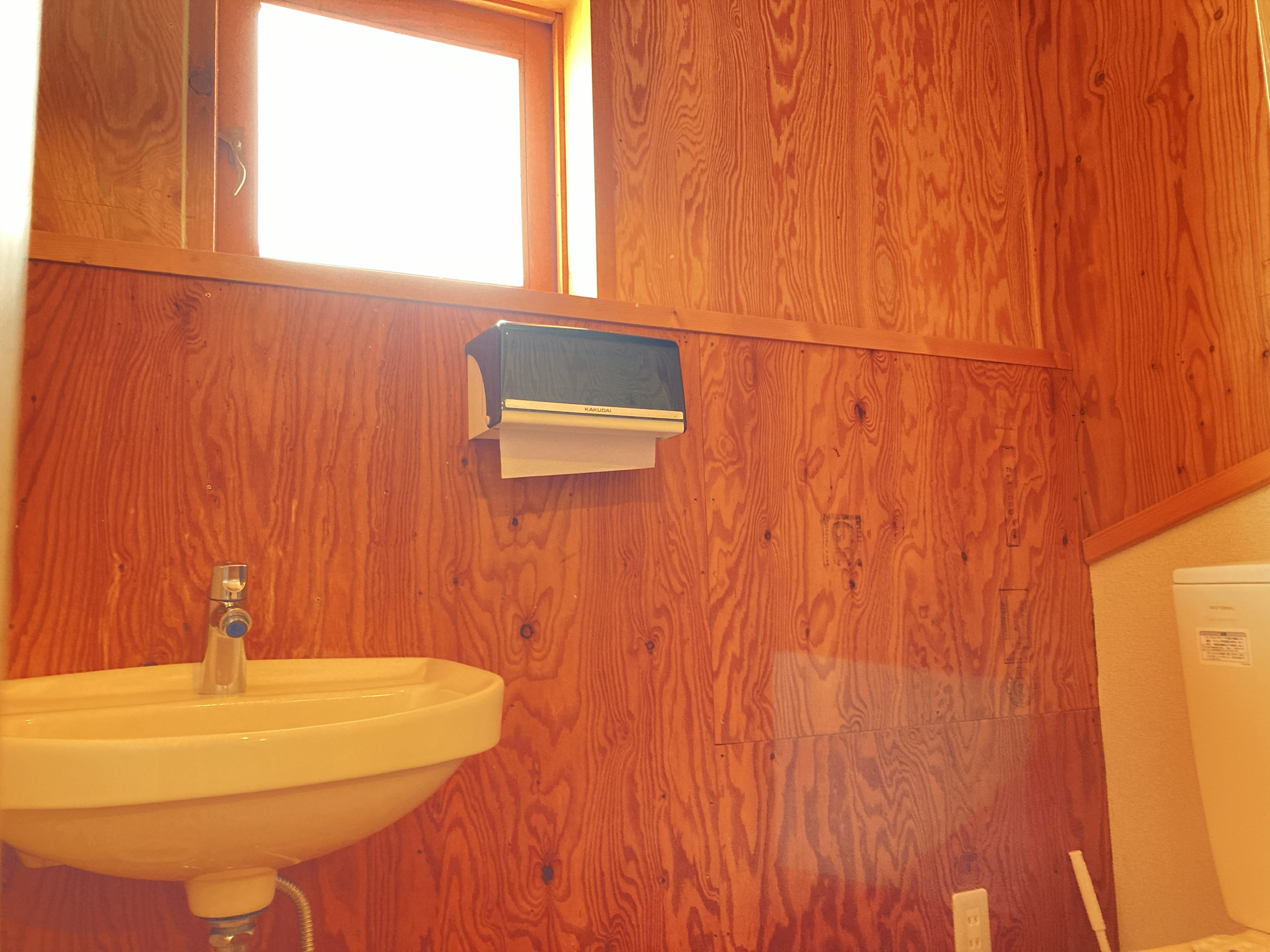 2階の客室2部屋でご利用いただく共用トイレ