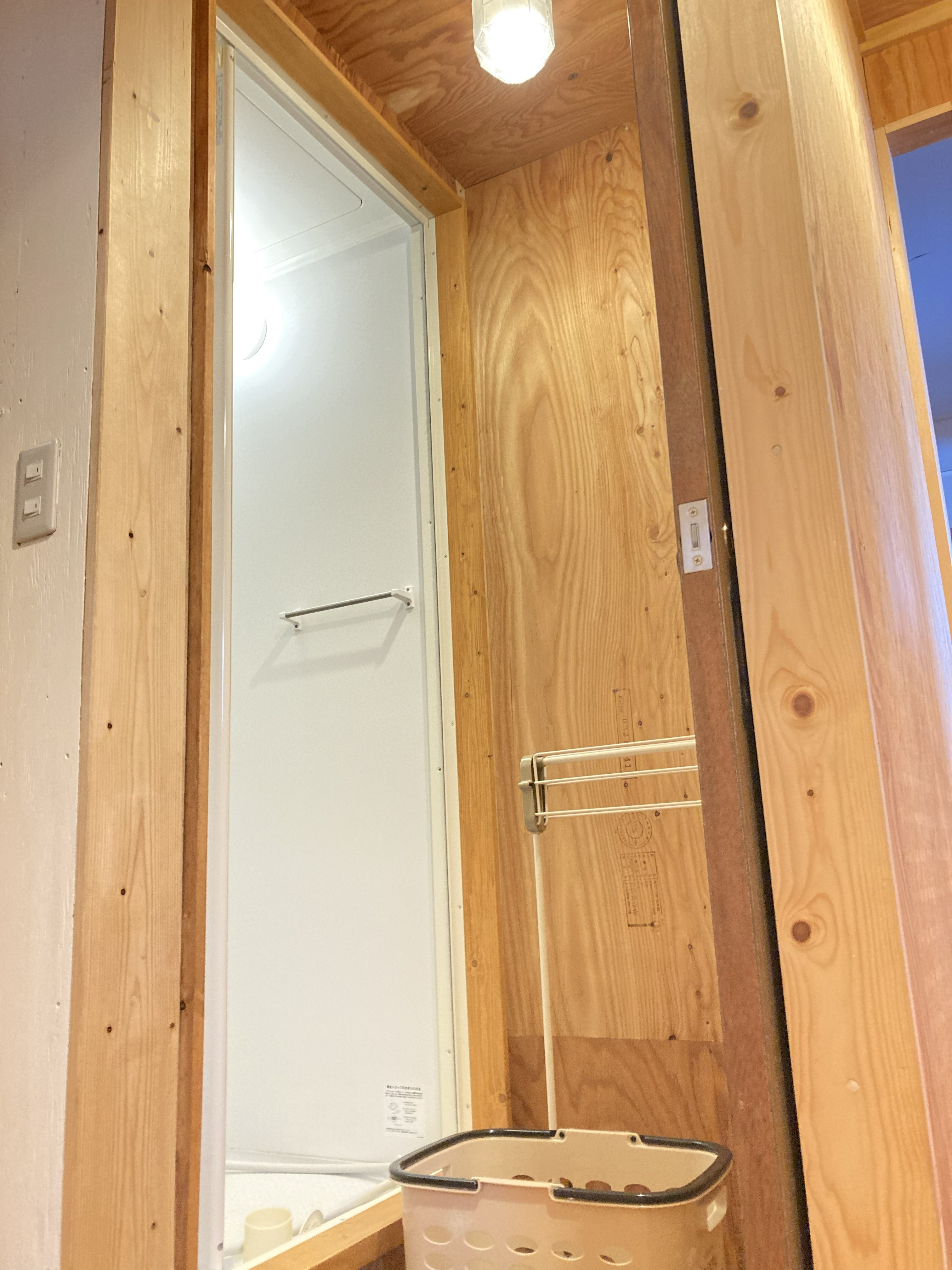 1階シャワールーム（2階客室ご宿泊の方専用、部屋毎）