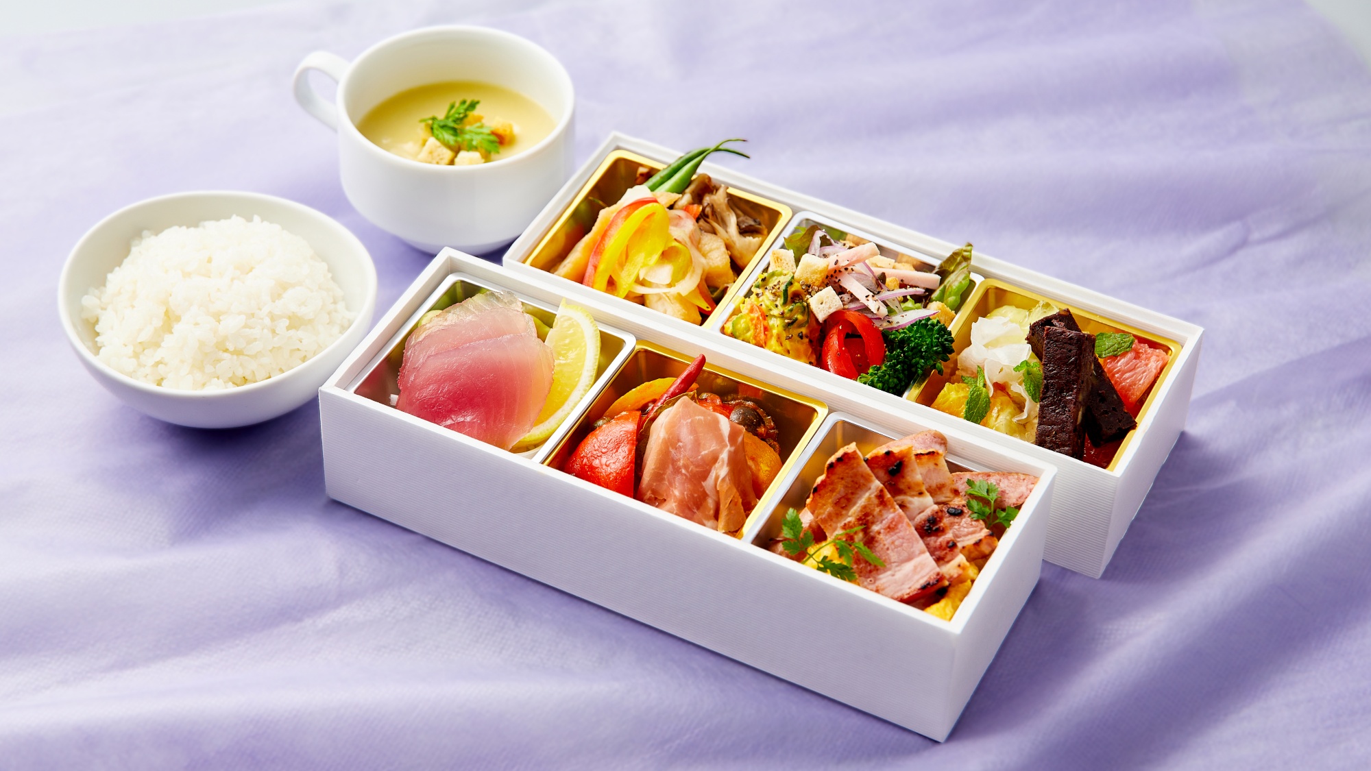 フレンチシェフの手掛ける朝食で朝のエネルギーチャージ。勝浦ならではのマグロも。