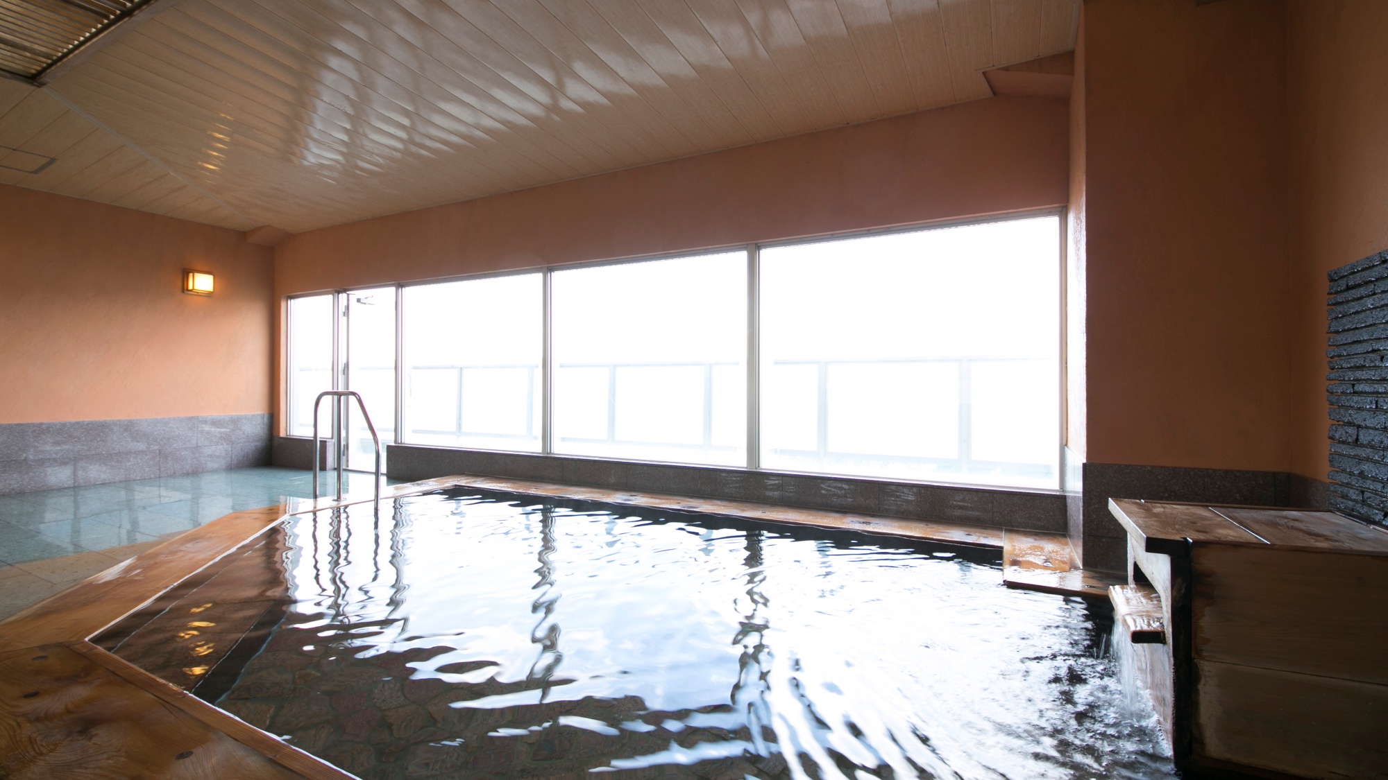 姉妹館「花いろどりの宿 花游」大浴場＜暖海の湯＞※パルスイン勝浦にご宿泊のお客様ご利用無料