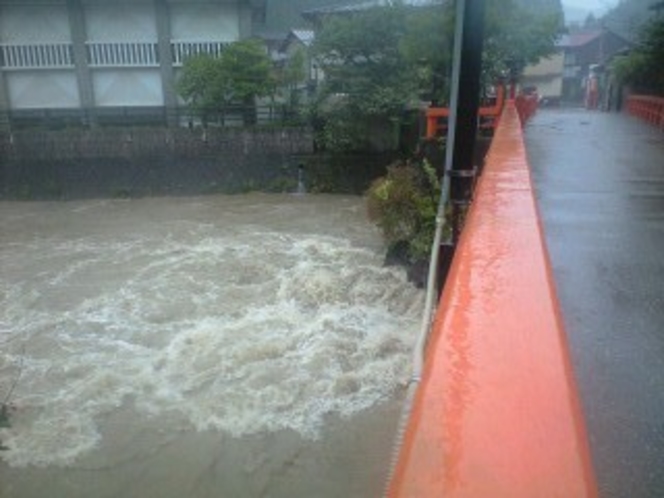台風時の観音橋