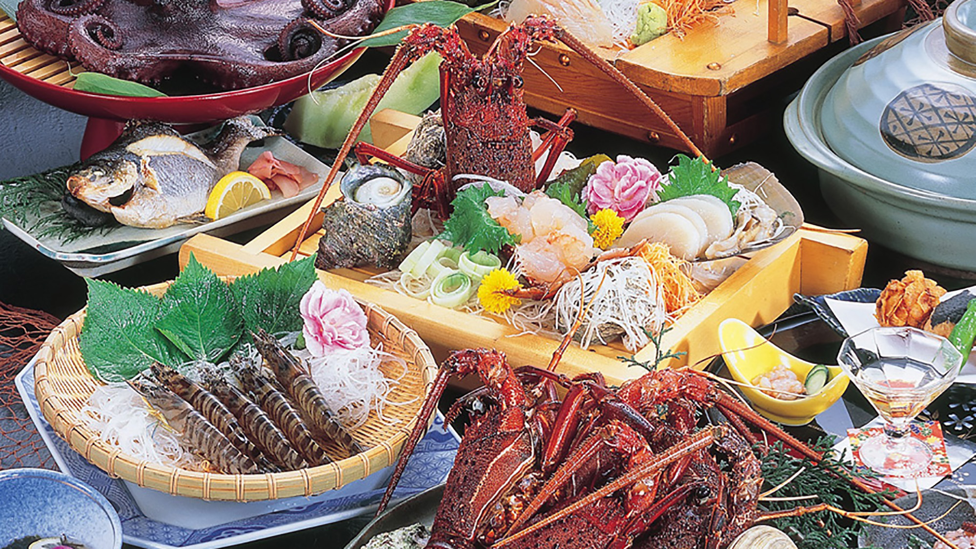 *【夕食一例】季節の海鮮食材を使用。（画像はイメージです。内容はその日により異なります）