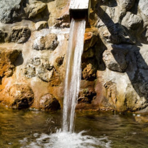 3ヶ所の源泉より豊富な天然温泉を引湯しています。