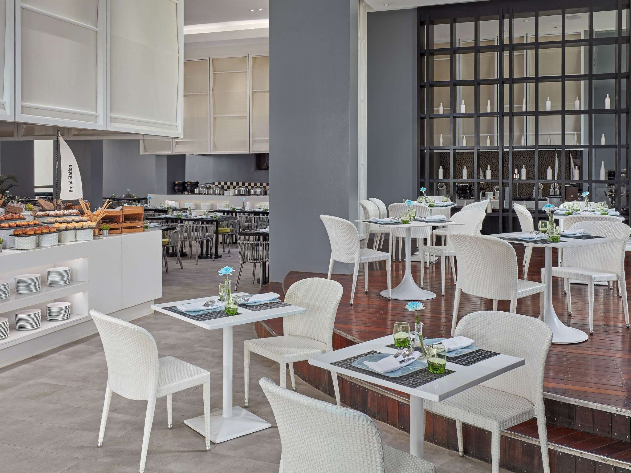 レストラン「The Sails」