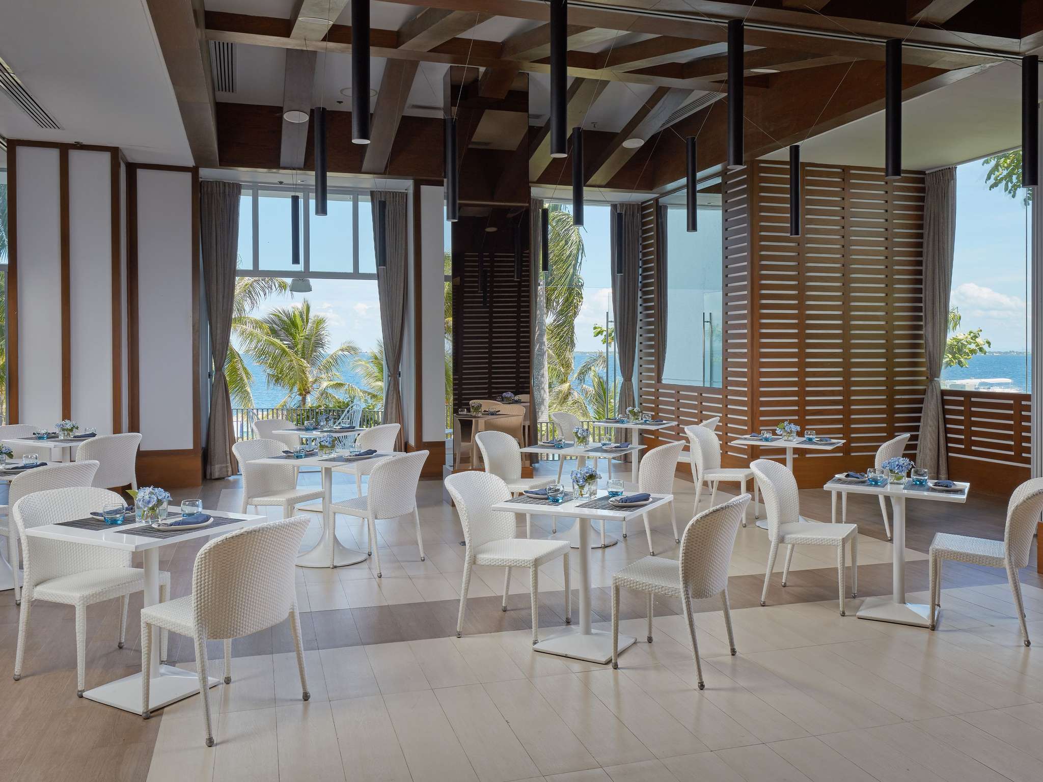 レストラン＆バー「The Forum」