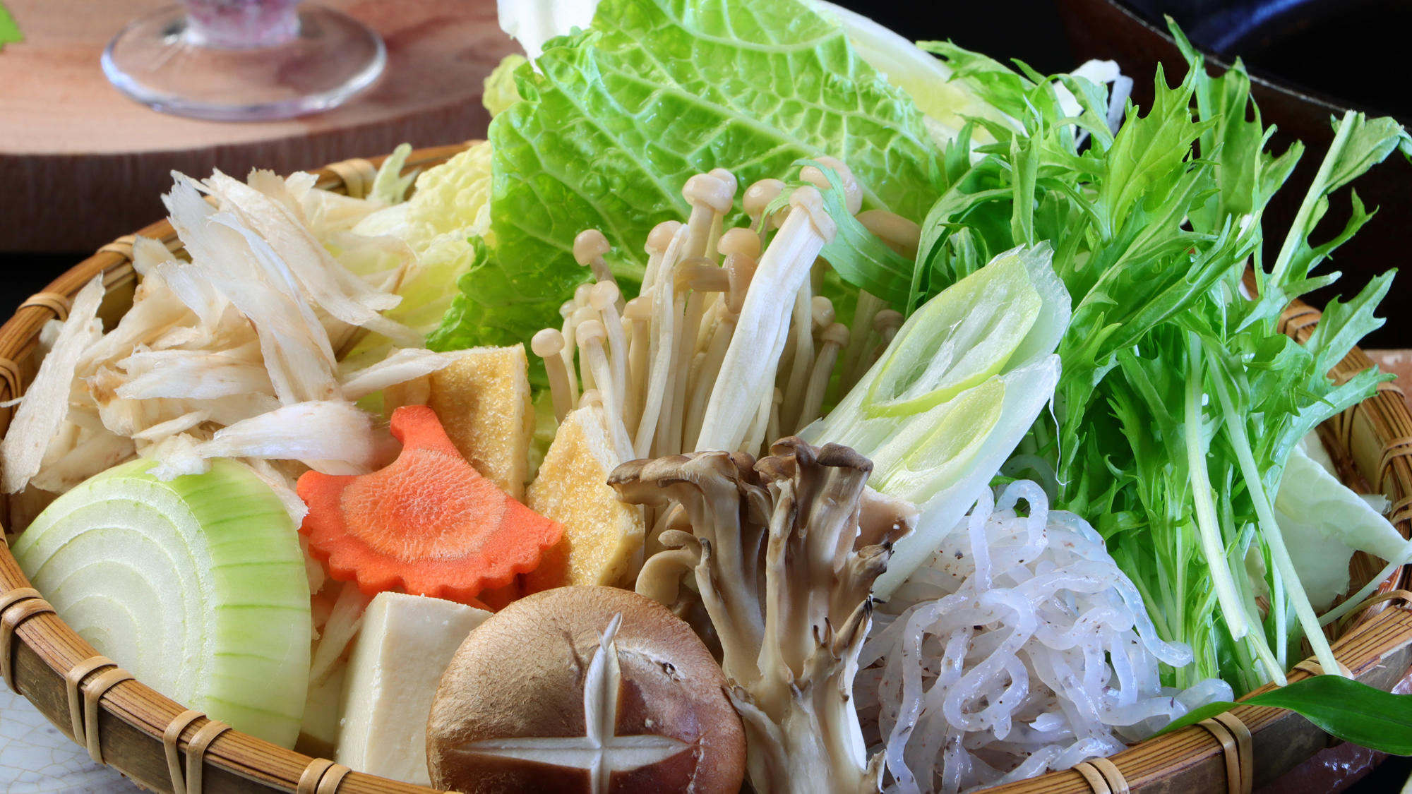 【鳥取和牛すき焼き】地元で採れた野菜をふんだんに使用しています