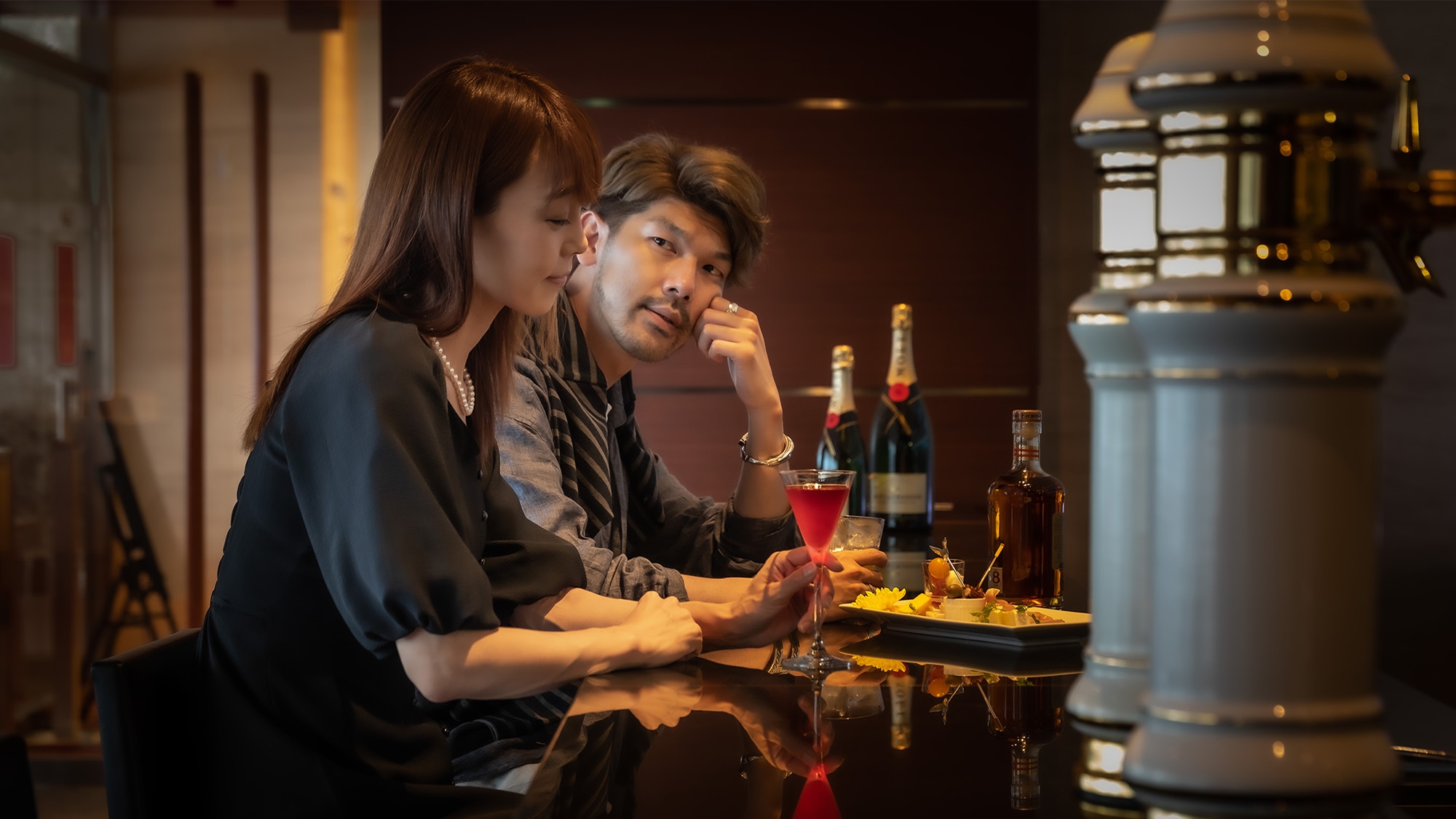 【最大４時間半飲み放題のラウンジパス】15時半から20時までドリンク＆オードブルビュッフェ　素泊り