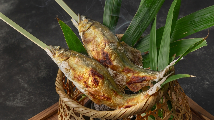 【夏季限定】新鮮な鮎の香り豊かな旨味を堪能！基本会席に島根県産若鮎の塩焼きと揚げだしの2品付でお得！