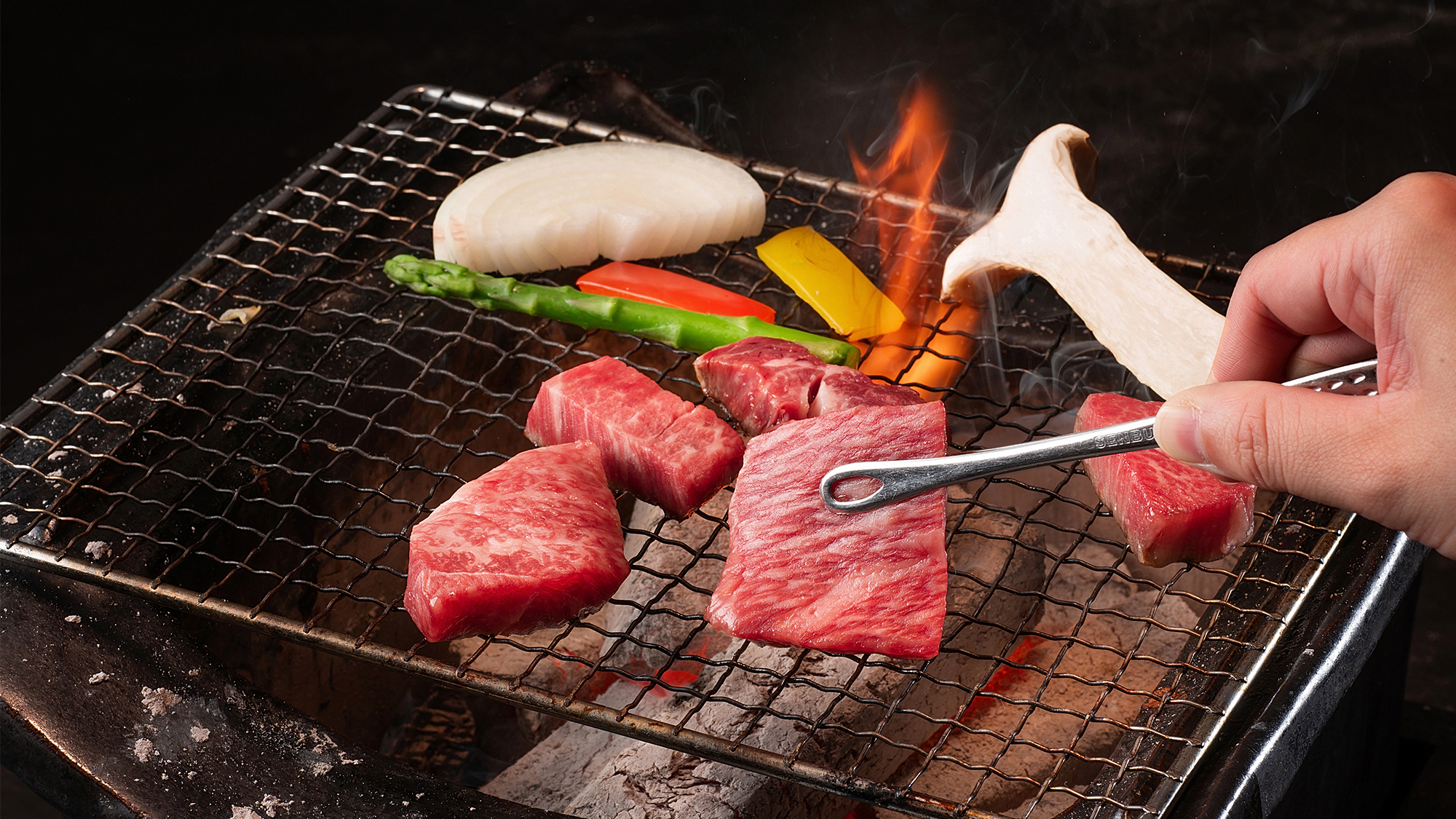 【しまね和牛】眼前で香ばしくたちこめる香り「炭火」でしか出せないお肉本来の味わいを堪能ください。